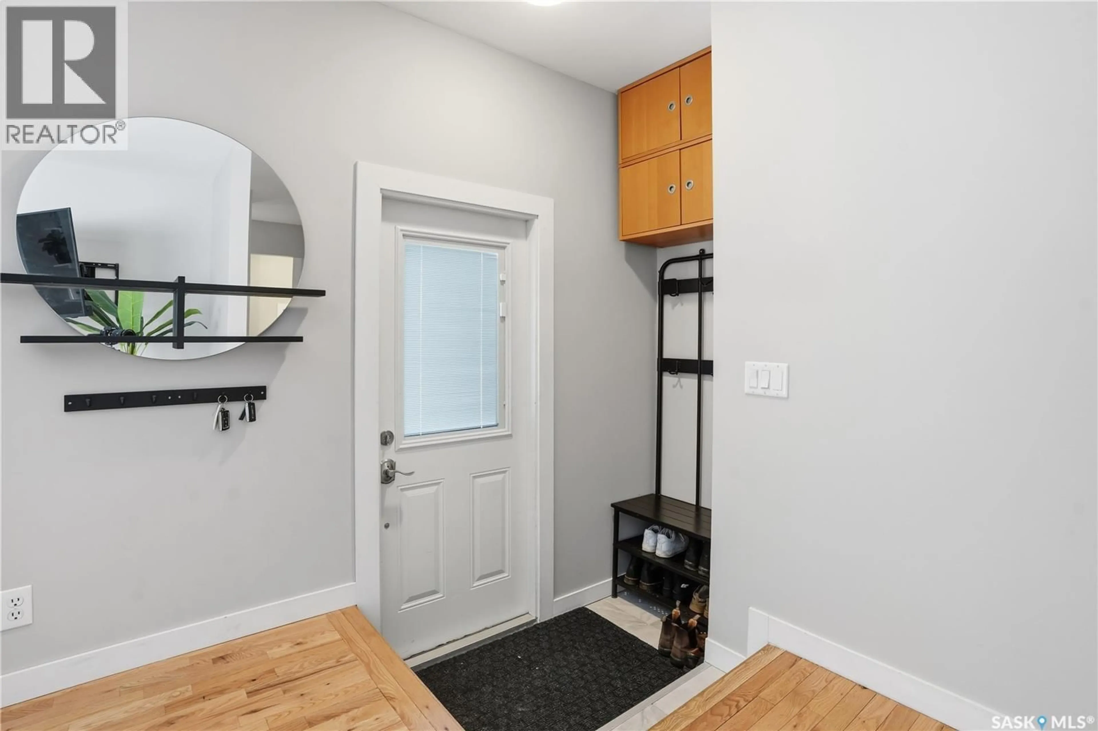 Indoor entryway for 2941 WASCANA STREET, Regina Saskatchewan S4S2G7