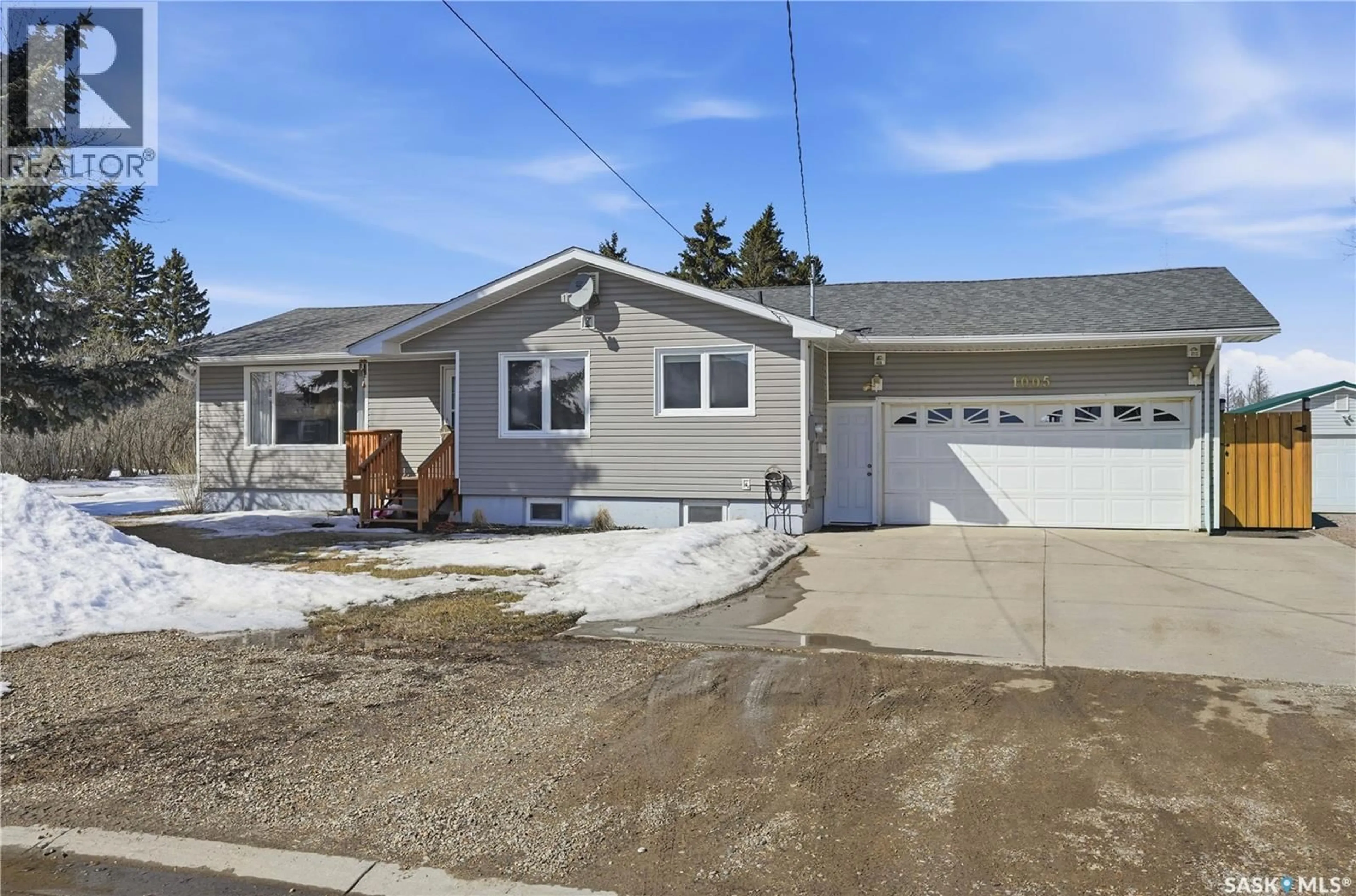 Home with vinyl exterior material, street for 1005 WATER STREET, Indian Head Saskatchewan S0G2K0