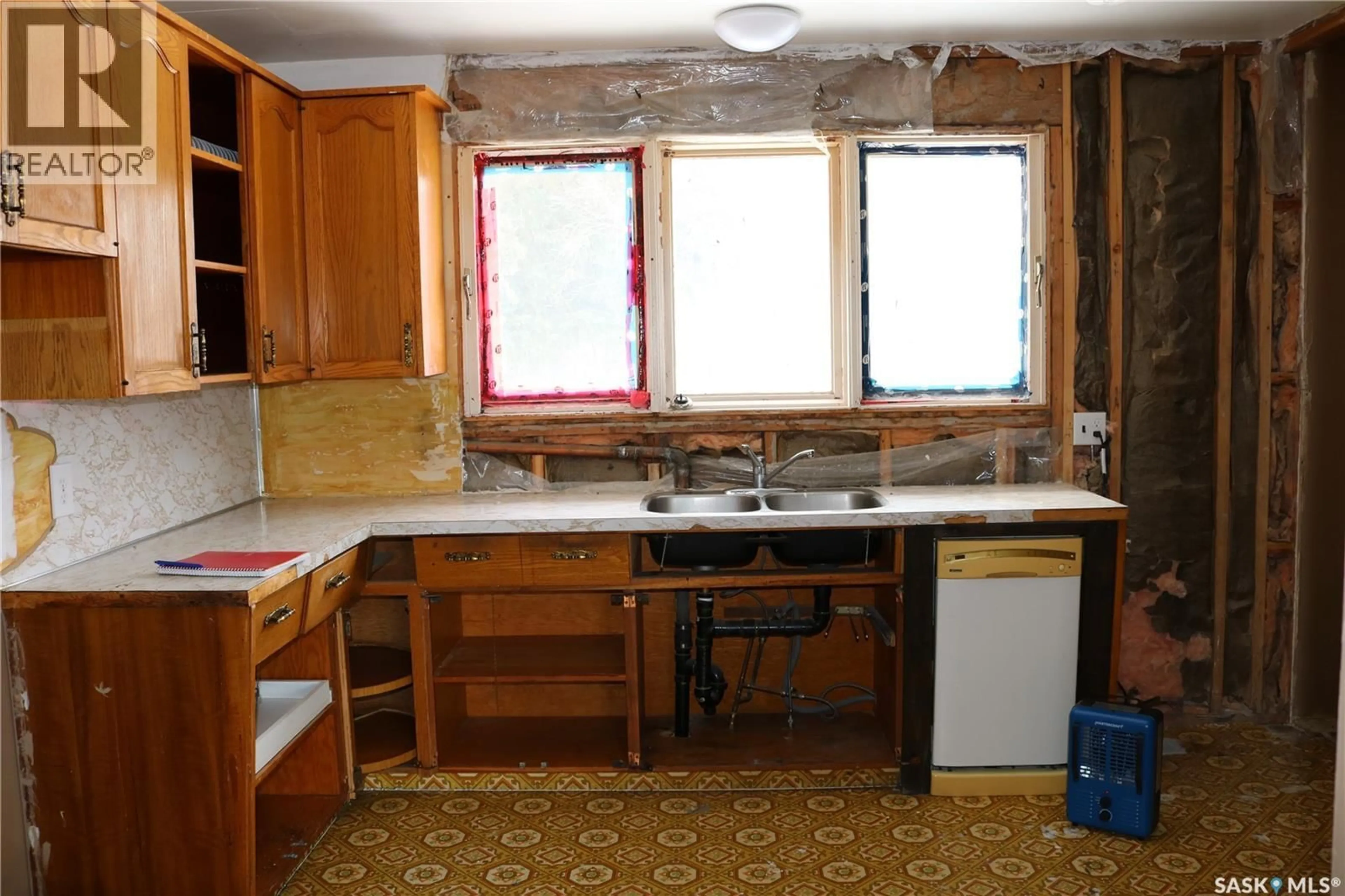 Standard kitchen, unknown for 912 LALONDE STREET, Whitewood Saskatchewan S0G5C0
