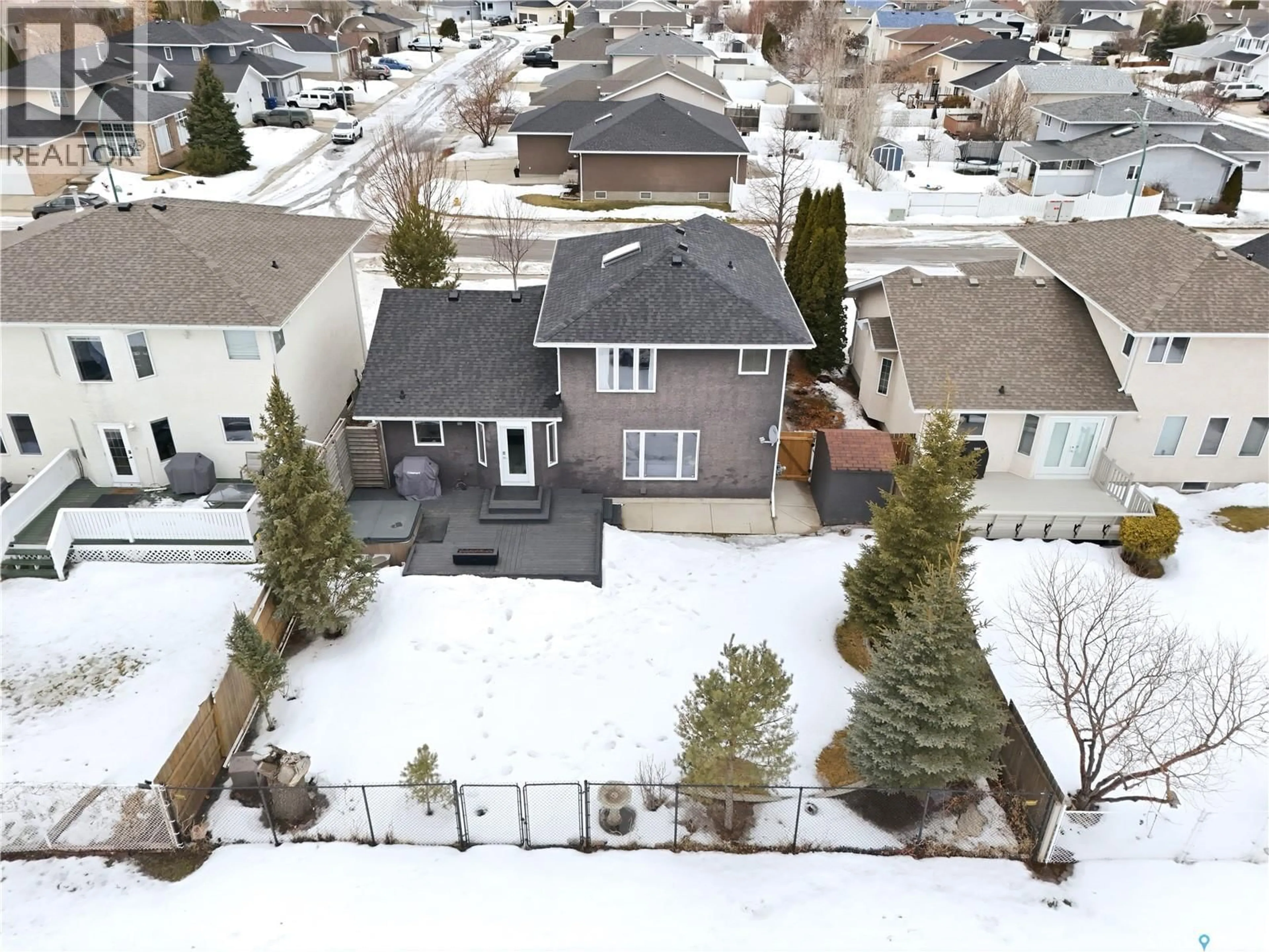 A pic from outside/outdoor area/front of a property/back of a property/a pic from drone, street for 406 LAYCOE CRESCENT, Saskatoon Saskatchewan S7S1H4