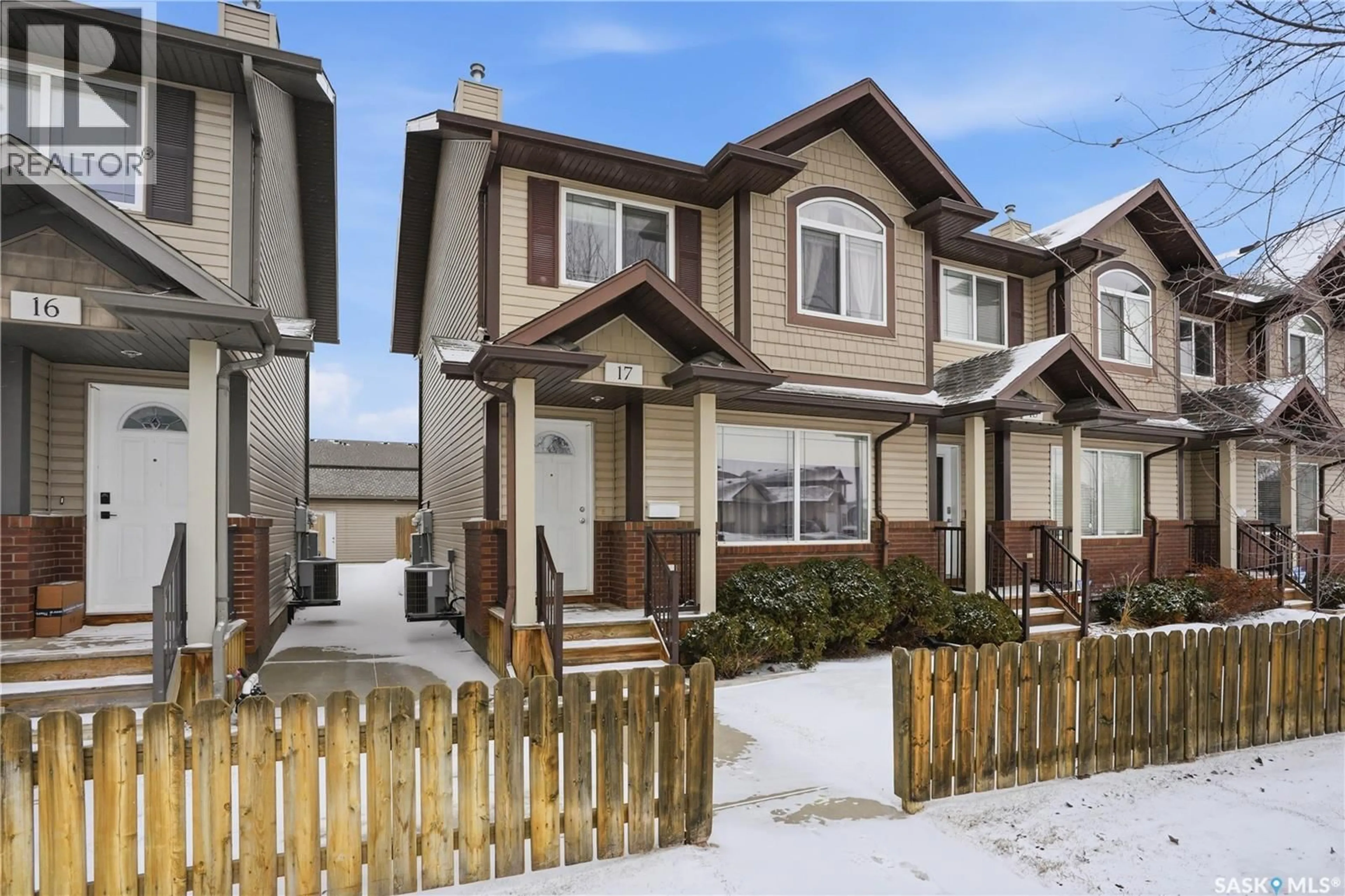 Home with vinyl exterior material, street for 622 - 17 LAMARSH ROAD, Saskatoon Saskatchewan S7W1B5