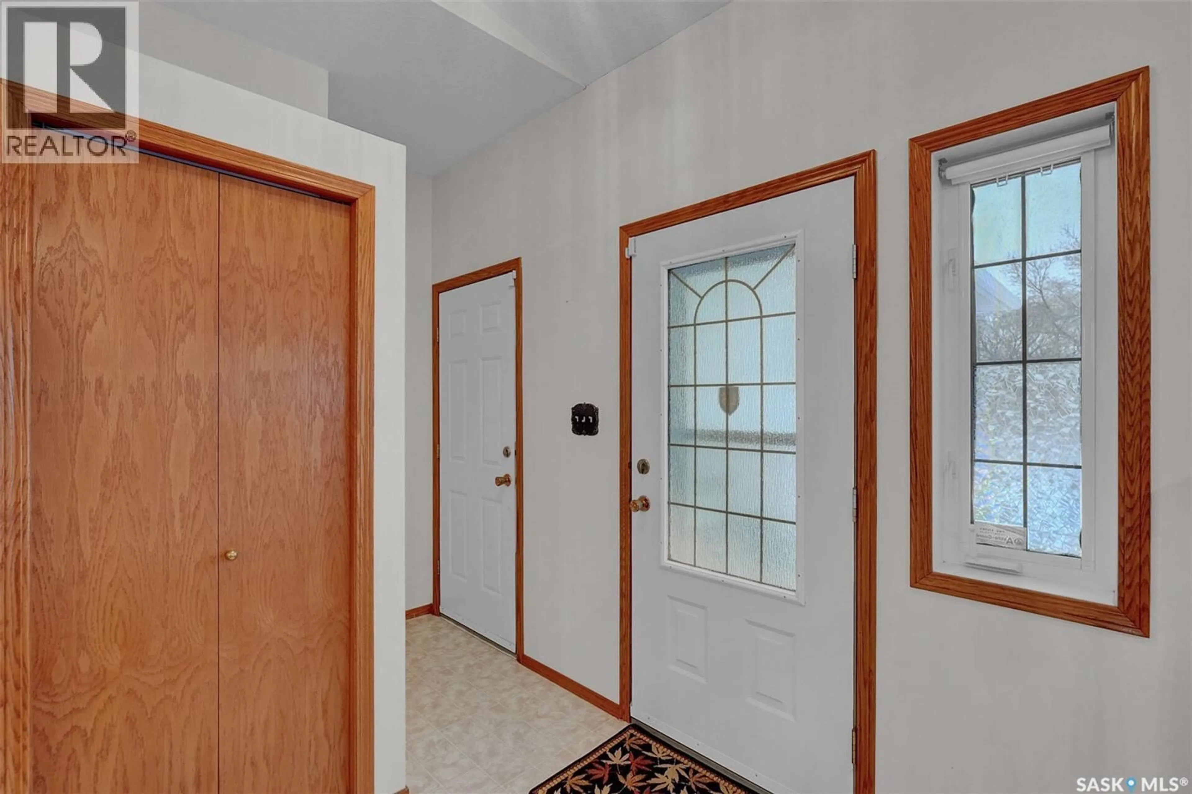 Indoor entryway for 227 ROTHWELL CRESCENT, Regina Saskatchewan S4N1R5