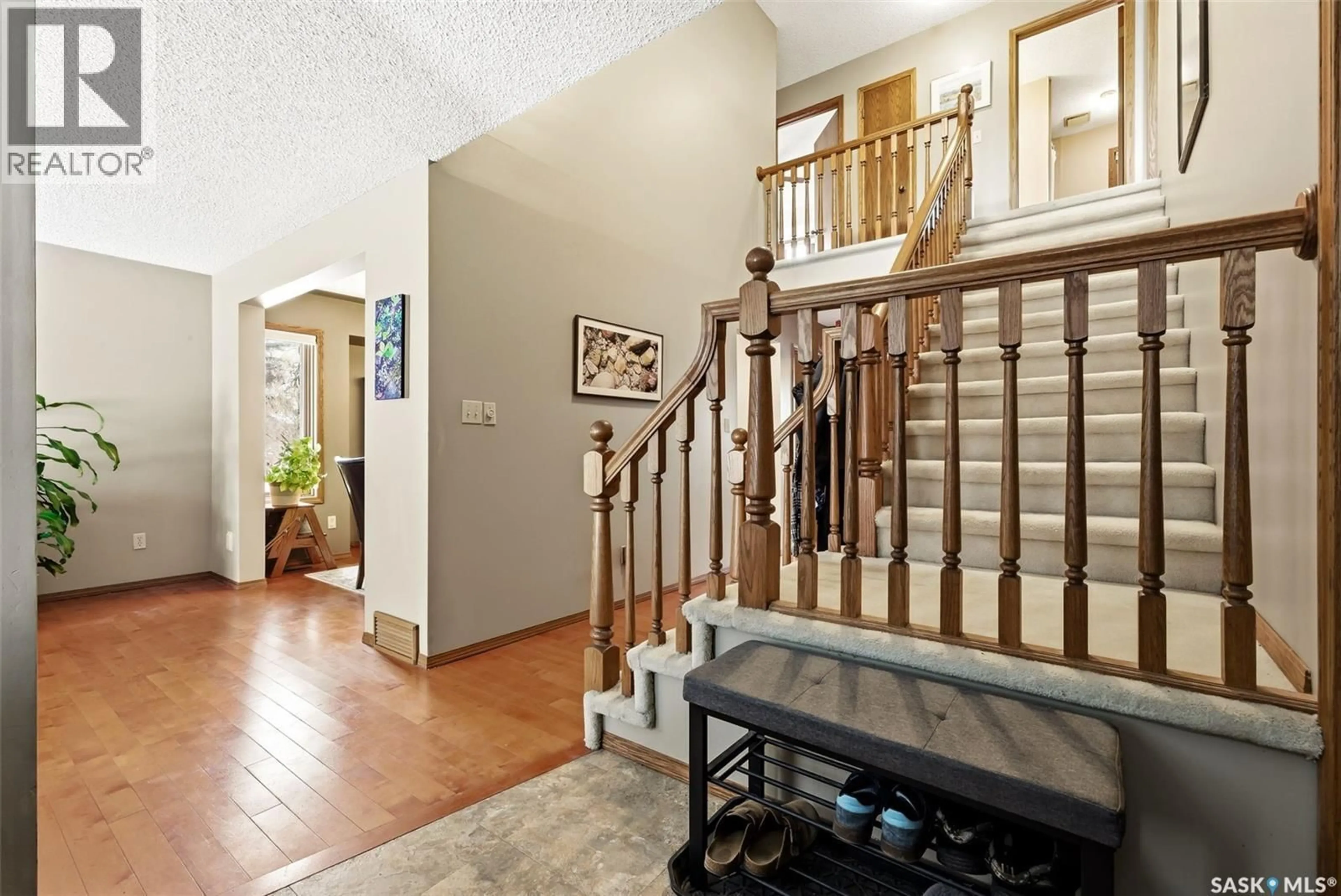 Indoor foyer for 3803 BOW BAY, Regina Saskatchewan S4S7E1