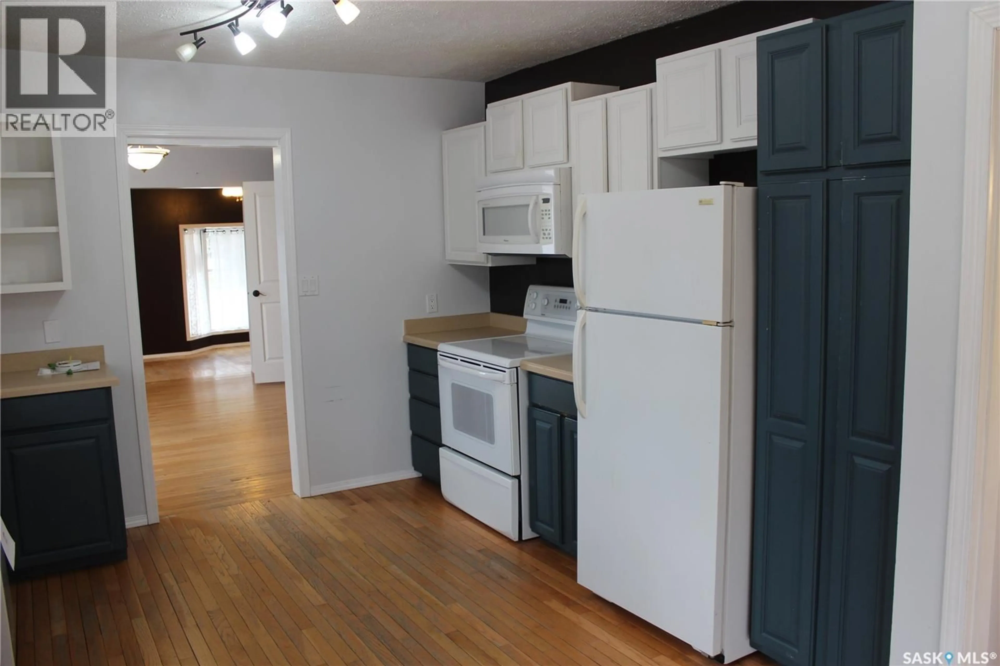 Standard kitchen, wood/laminate floor for 120 MAIN STREET, Midale Saskatchewan S0C1S0