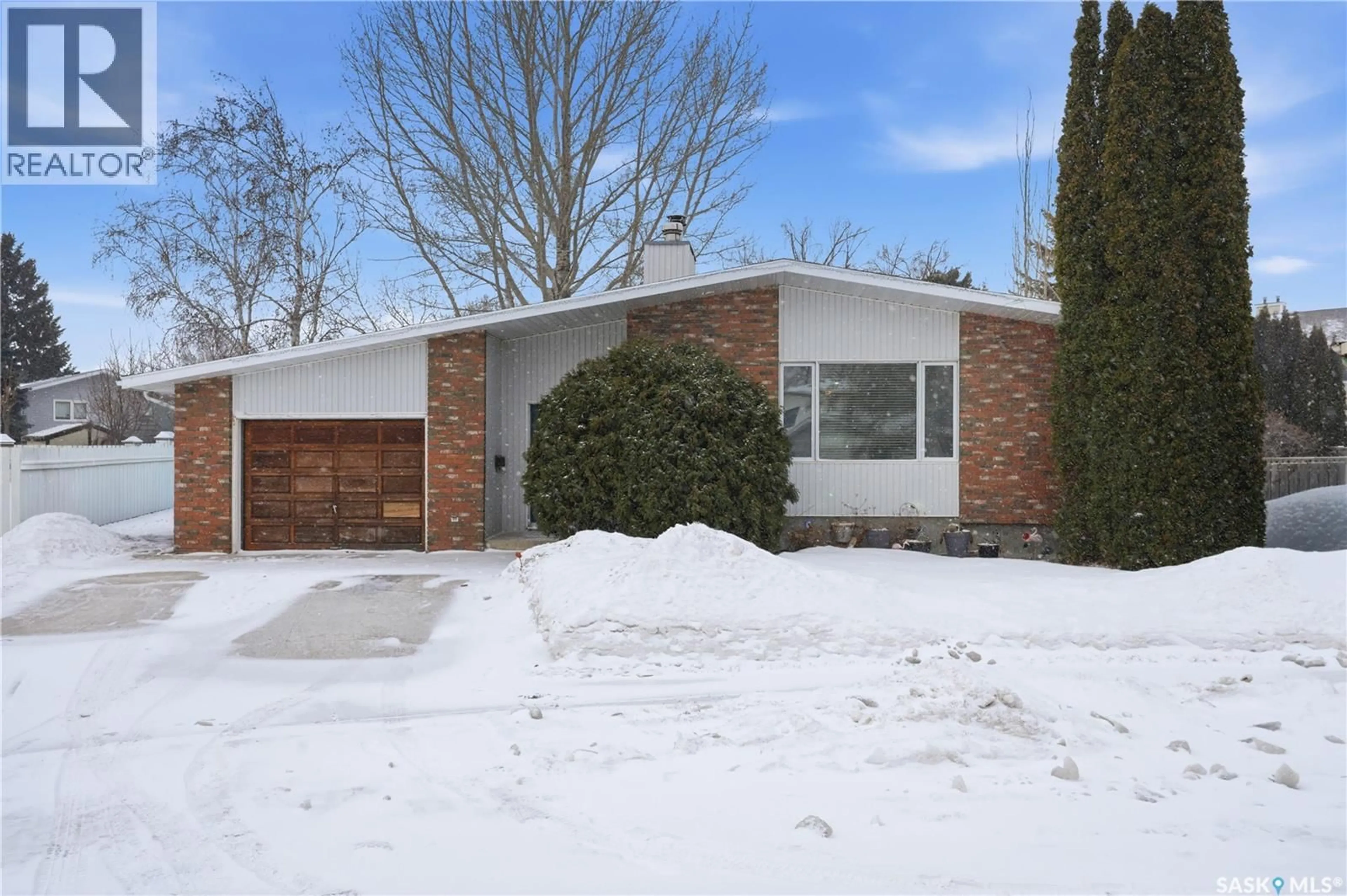 Home with brick exterior material, street for 302 BENTHAM CRESCENT, Saskatoon Saskatchewan S7N3V4