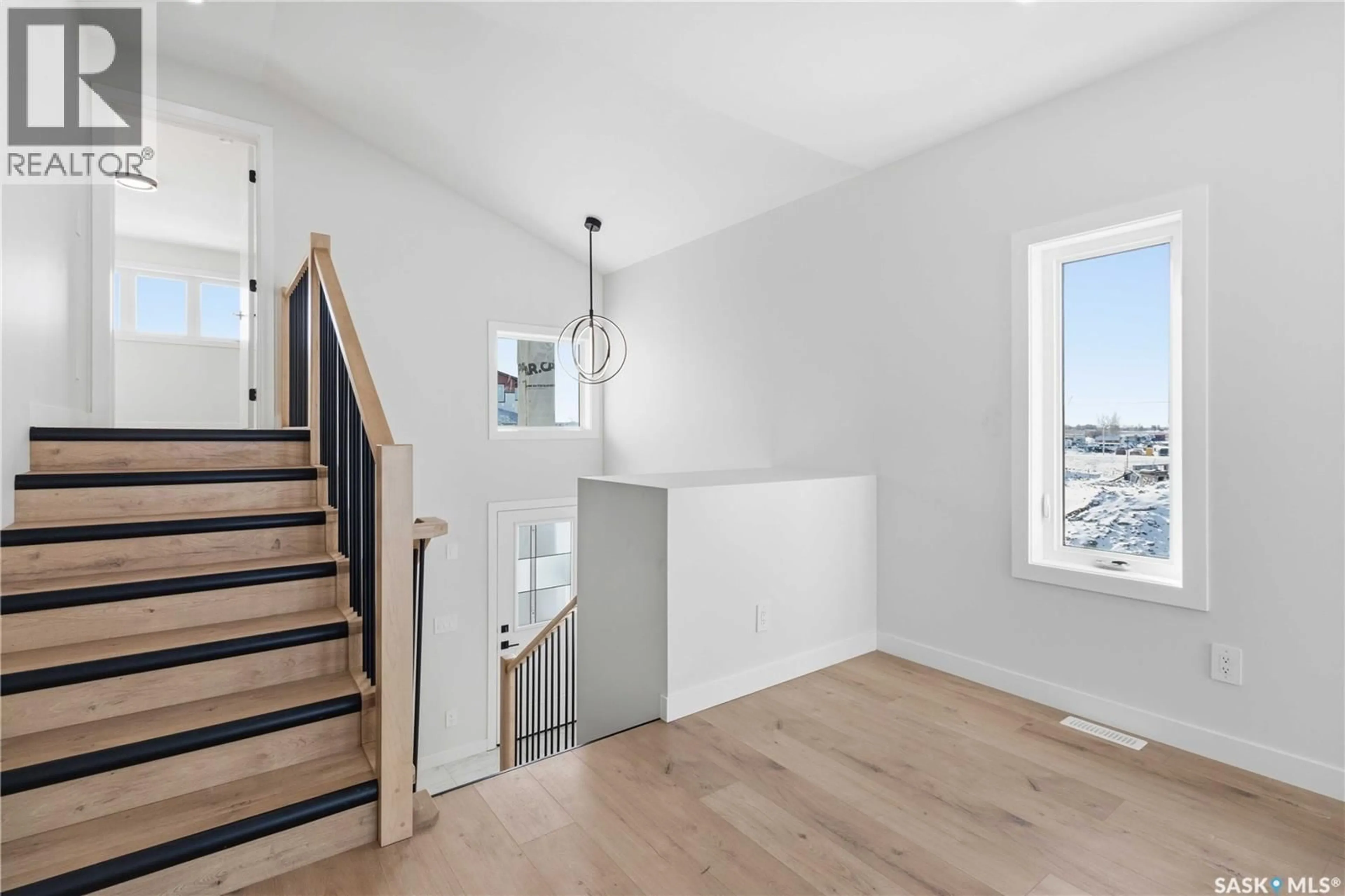 Stairs for 410 NAZARALI MANOR, Saskatoon Saskatchewan S7V1X4