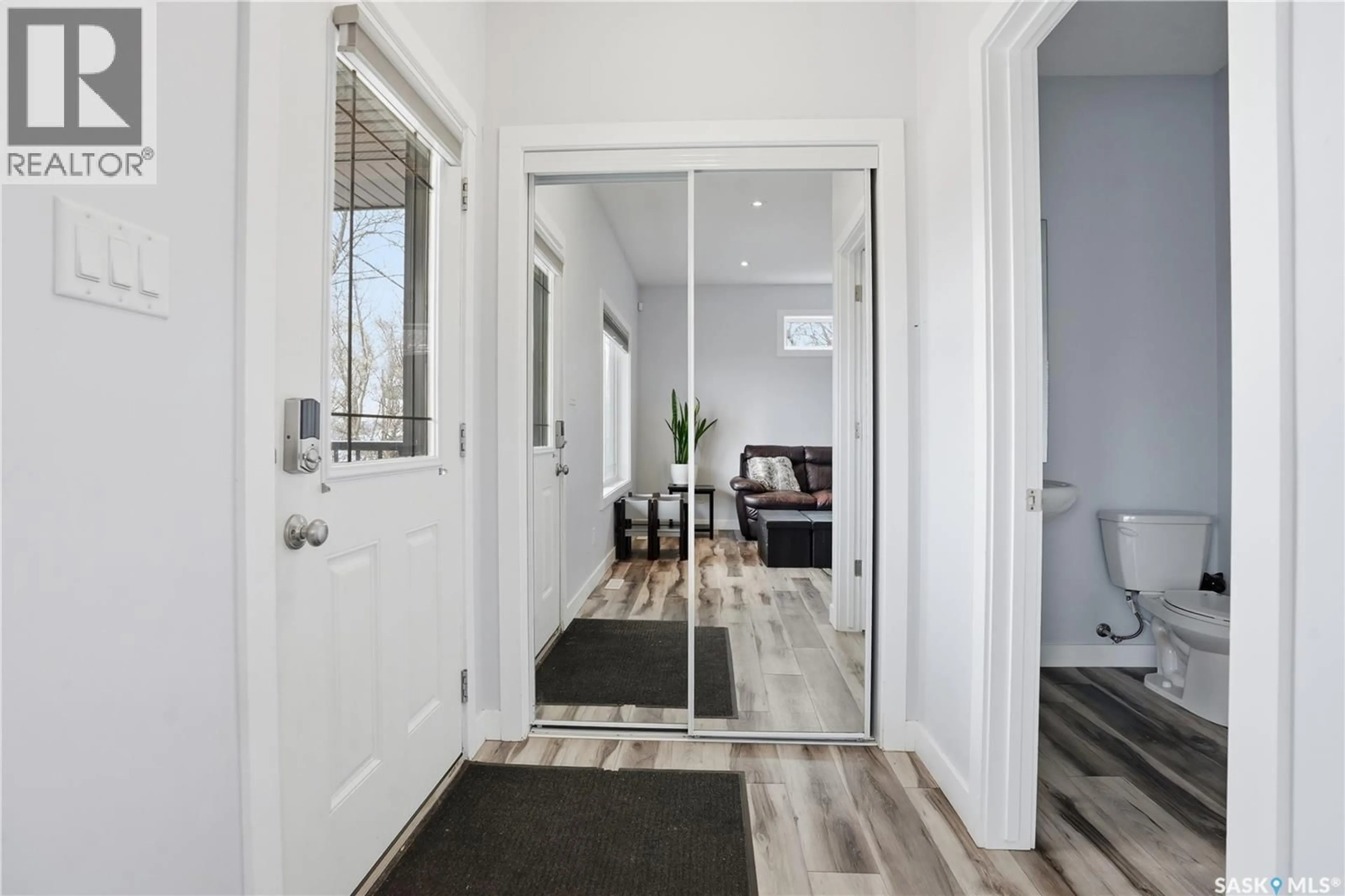 Indoor entryway for 806 GROVE AVENUE, Saskatchewan Beach Saskatchewan S0G4L0