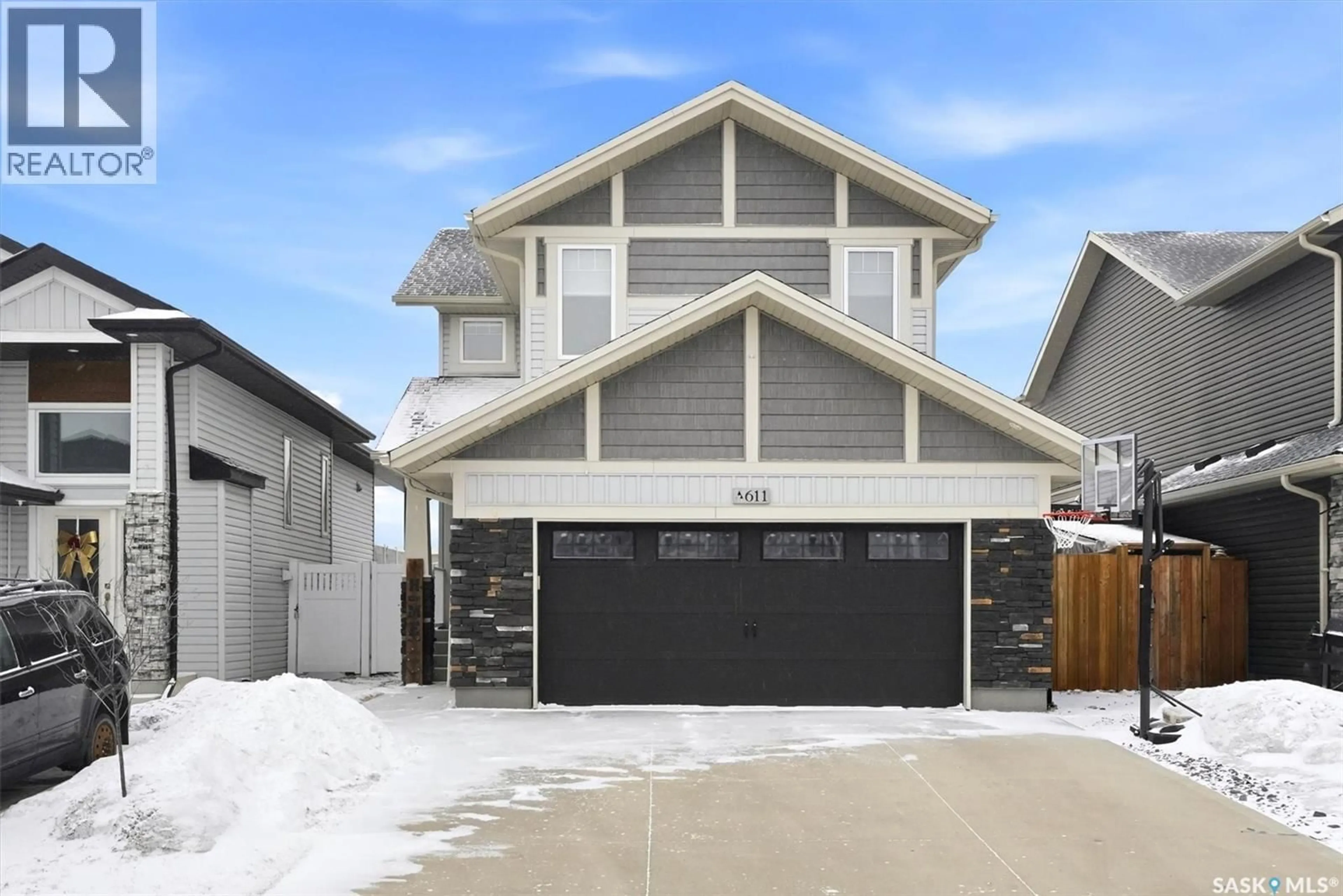 Home with vinyl exterior material, street for 611 ELLS CRESCENT, Saskatoon Saskatchewan S7L6K8
