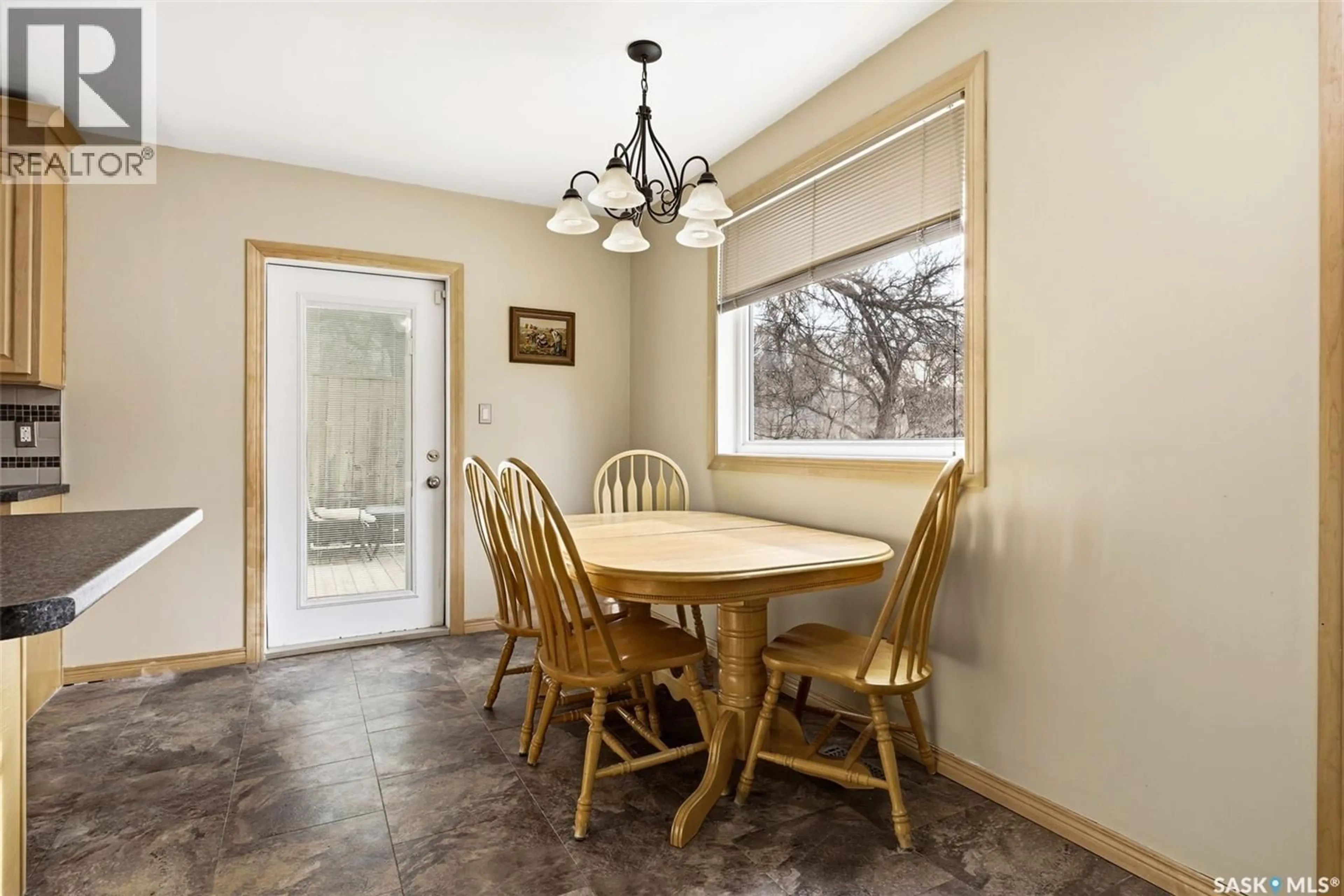 Dining room, ceramic/tile floor for 2613 ELLIOTT DRIVE, Regina Saskatchewan S4N3H8