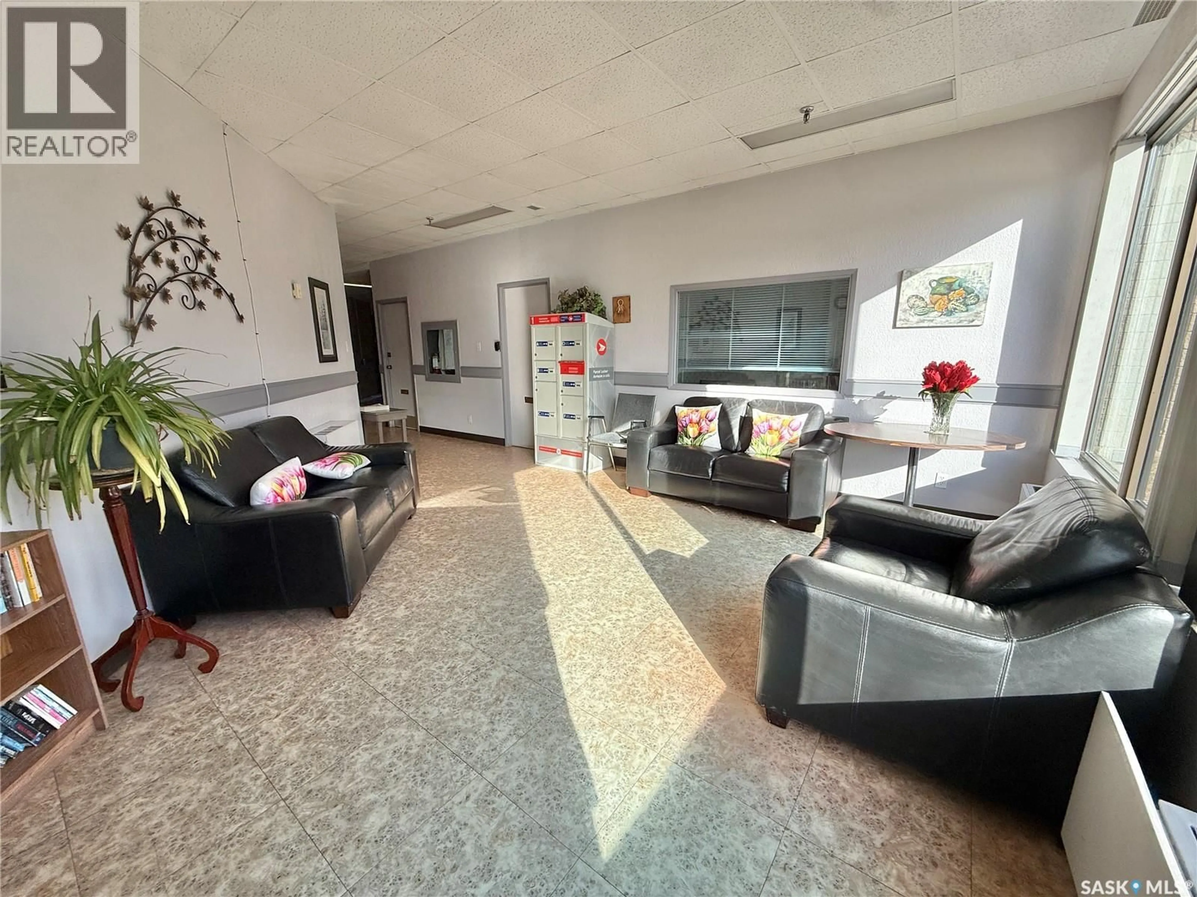 Lobby for 351 - 301 SAGUENAY DRIVE, Saskatoon Saskatchewan S7K5T4