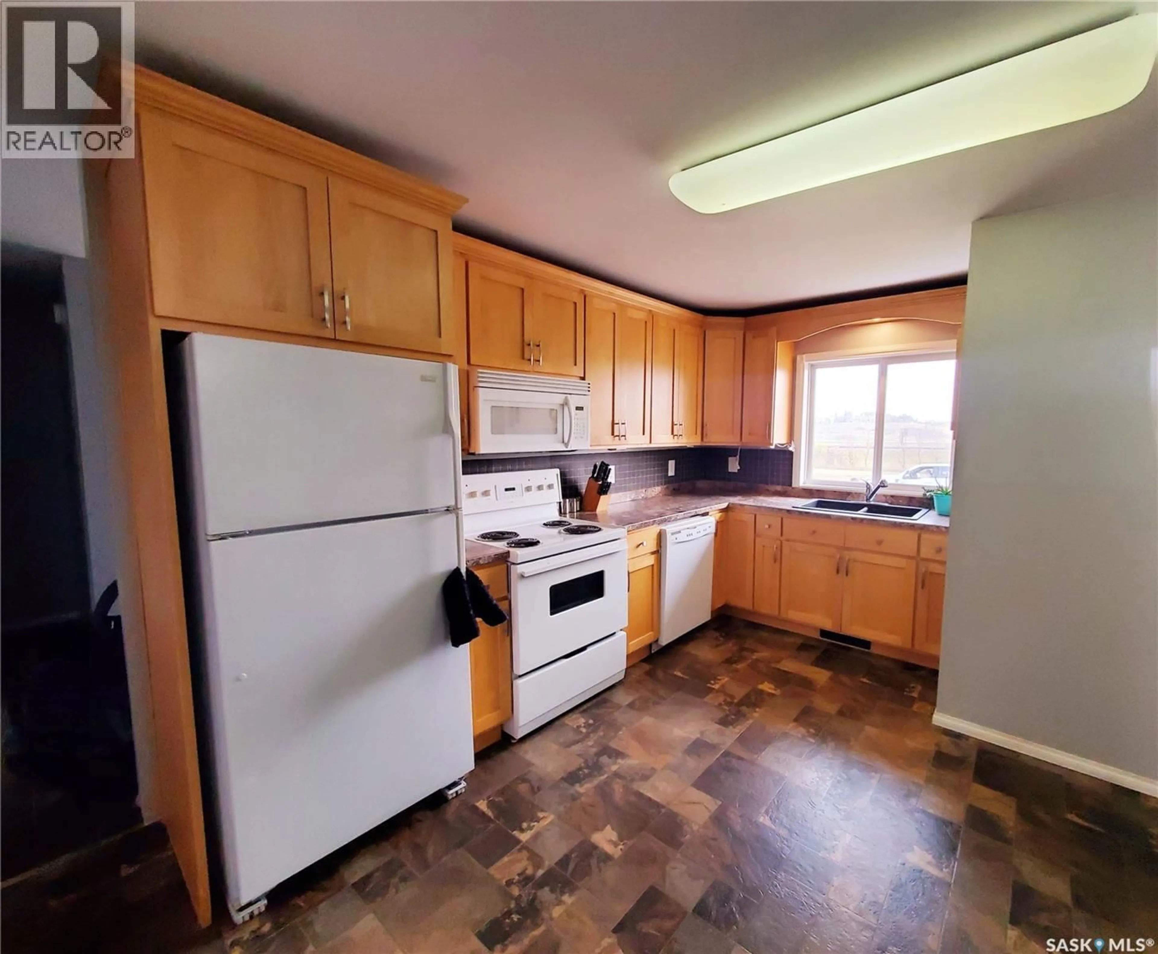 Standard kitchen, unknown for 102 RAILWAY AVENUE, Waldeck Saskatchewan S0H4J0