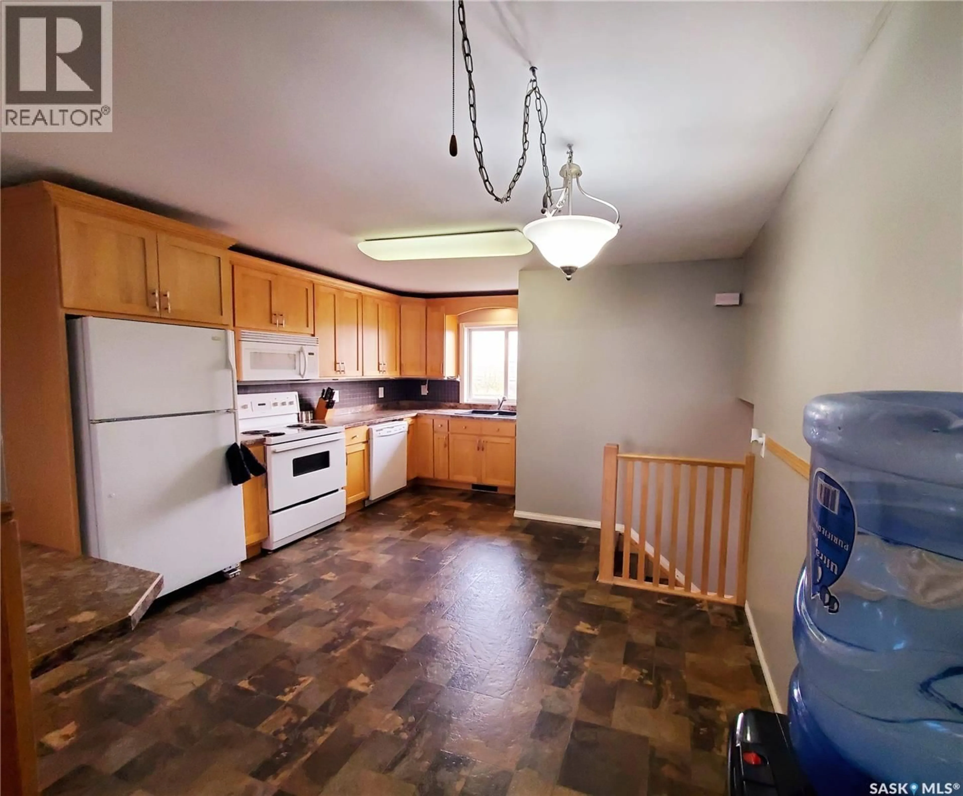 Standard kitchen, unknown for 102 RAILWAY AVENUE, Waldeck Saskatchewan S0H4J0