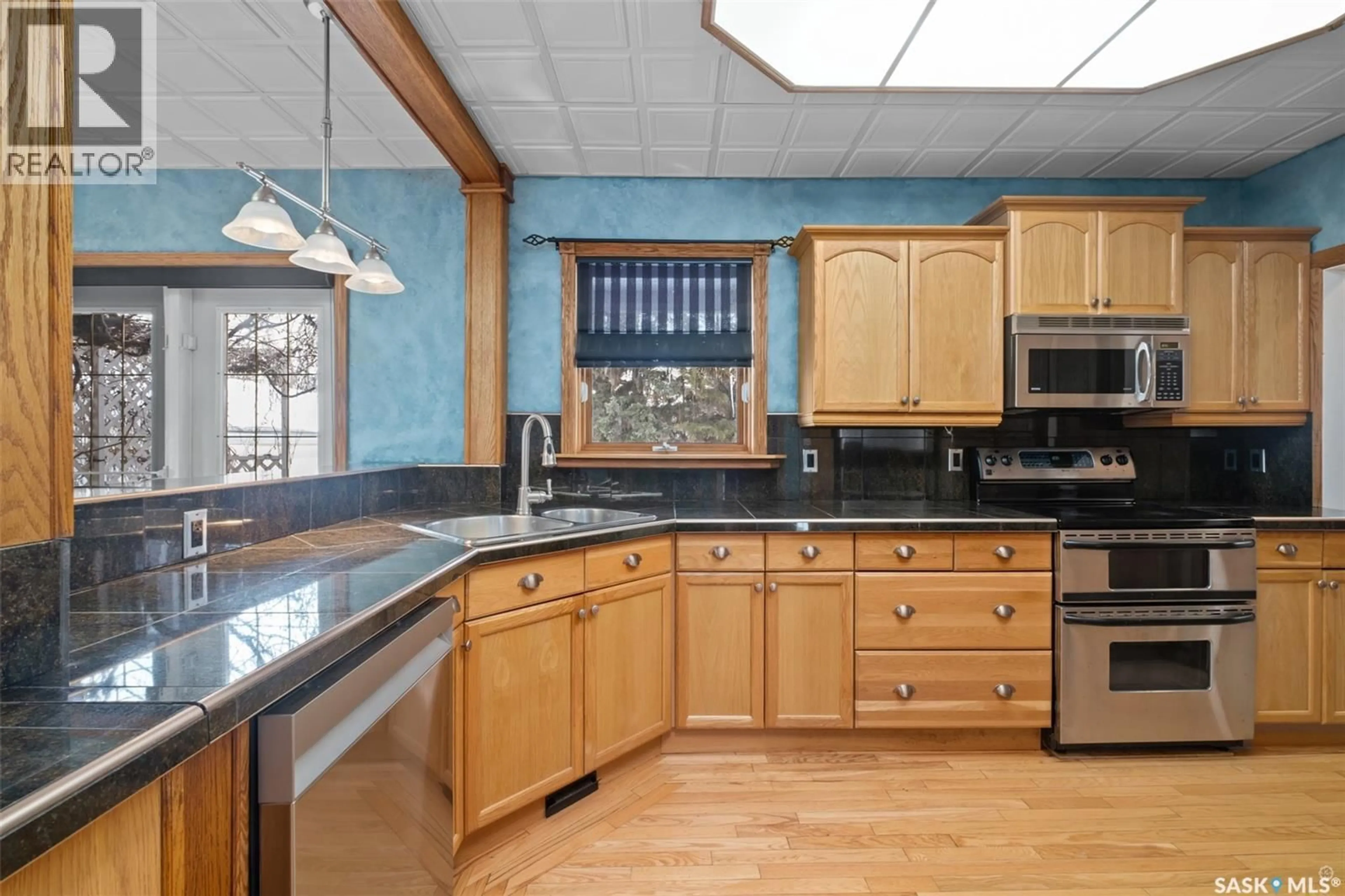 Open concept kitchen, ceramic/tile floor for 1027 4TH STREET, Prince Albert Saskatchewan S6V0L1