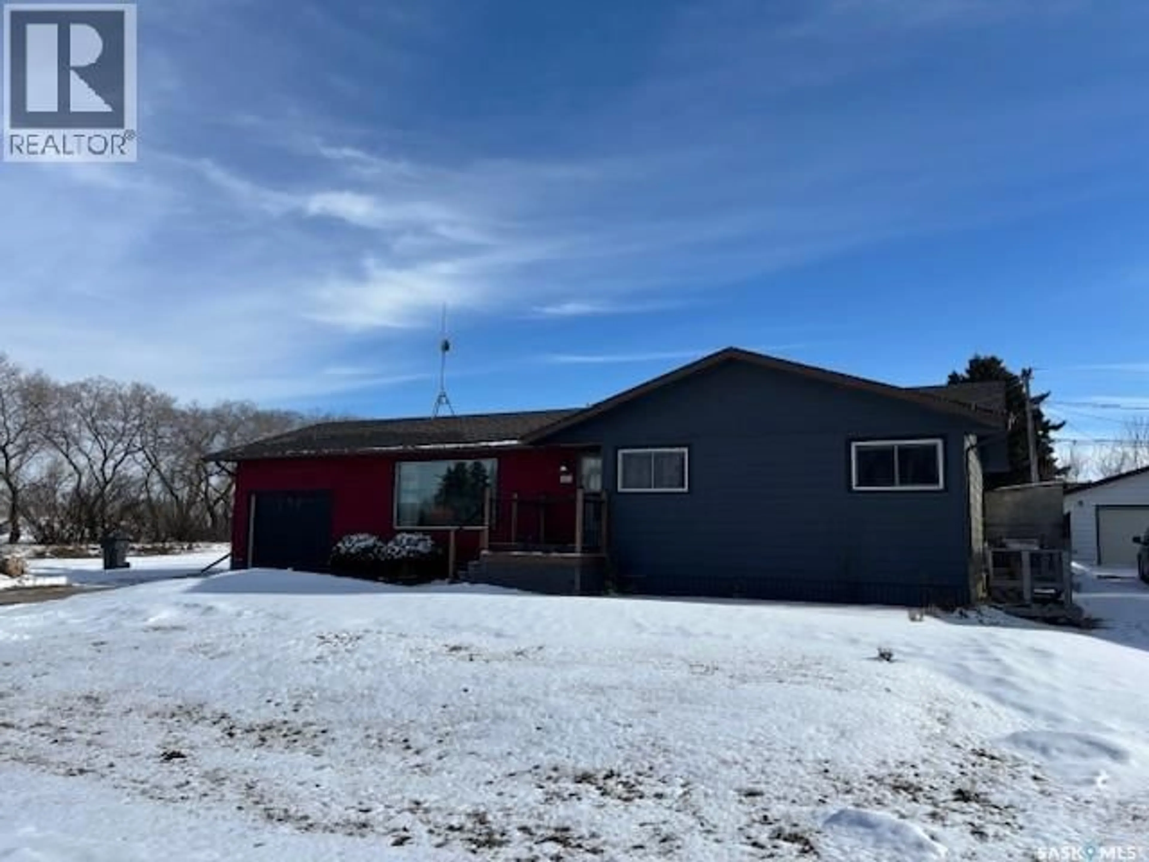A pic from outside/outdoor area/front of a property/back of a property/a pic from drone, unknown for 902 N AVENUE N, Perdue Saskatchewan S0K3C0