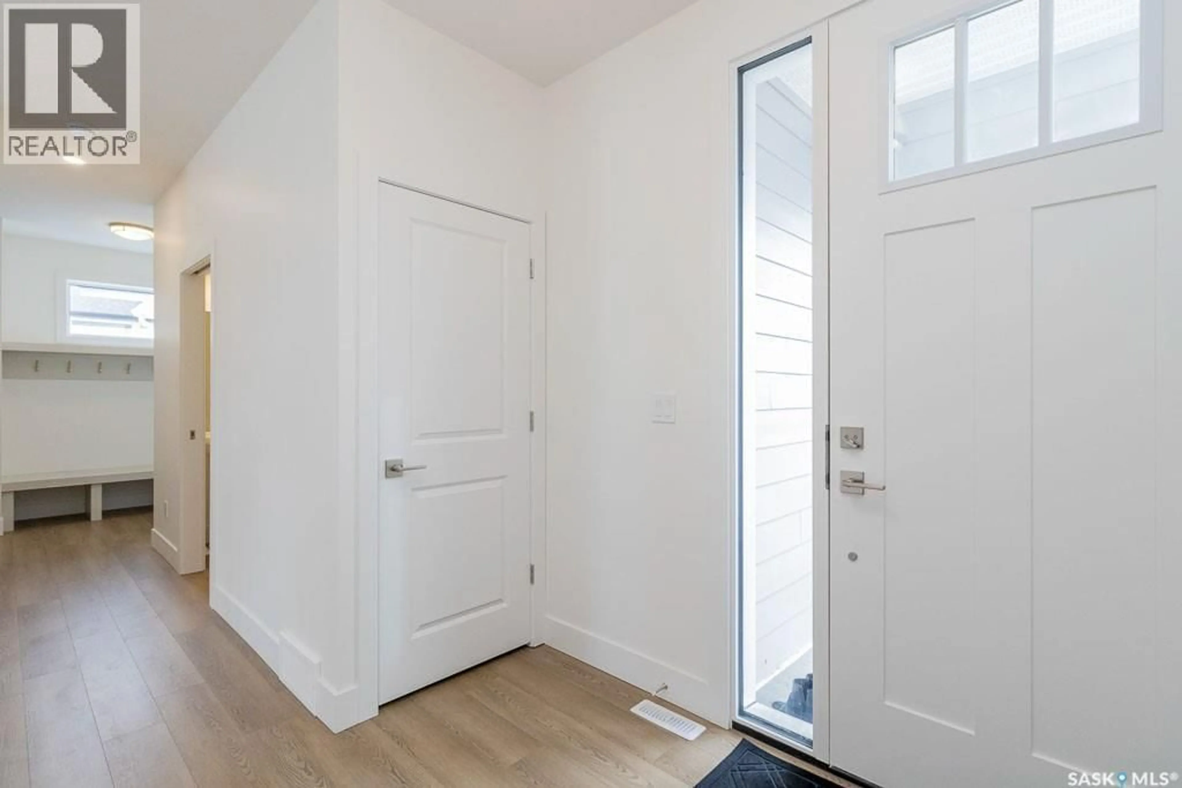 Indoor entryway for 150 MAZUREK CRESCENT, Saskatoon Saskatchewan S7V1S1