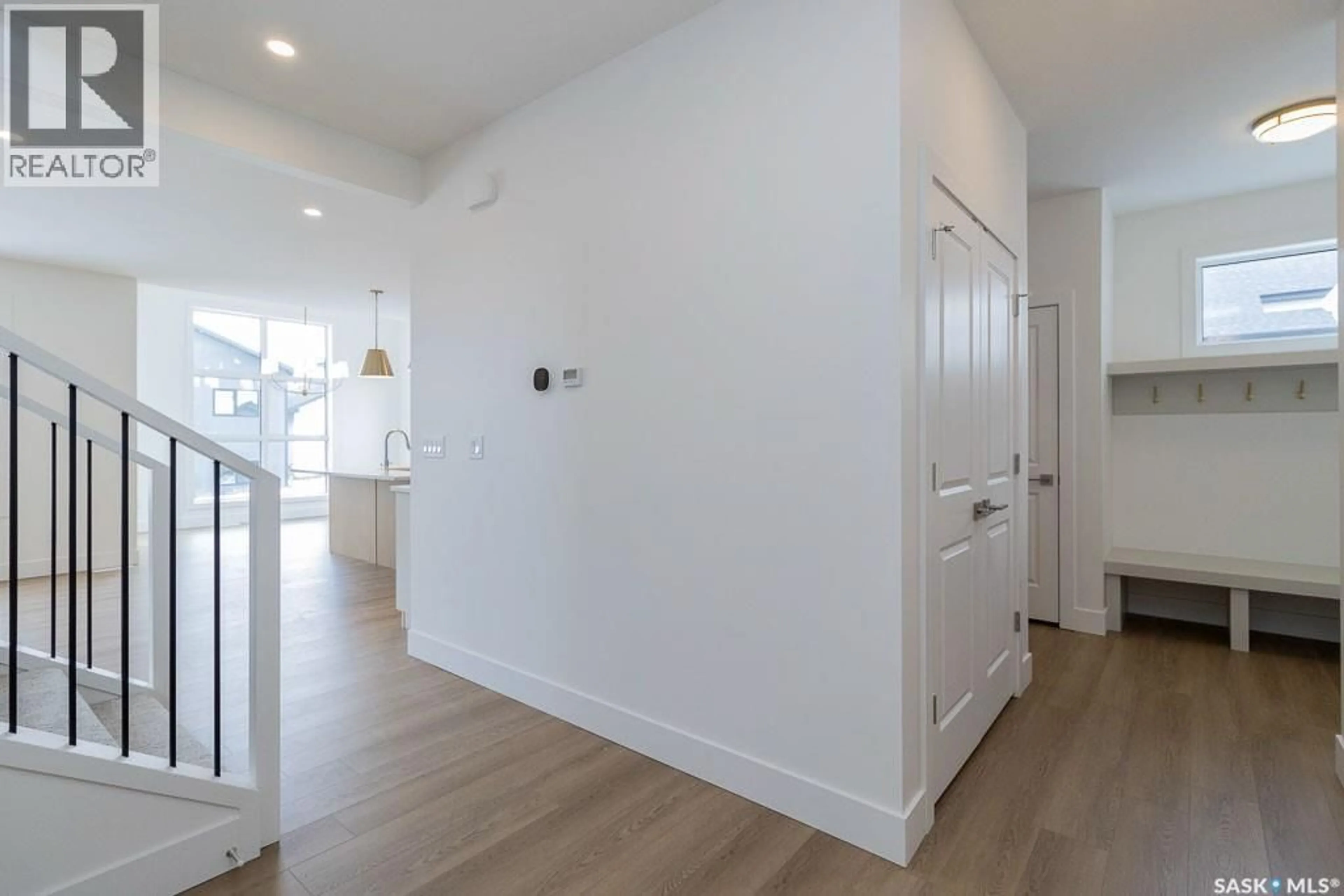 Indoor entryway for 150 MAZUREK CRESCENT, Saskatoon Saskatchewan S7V1S1