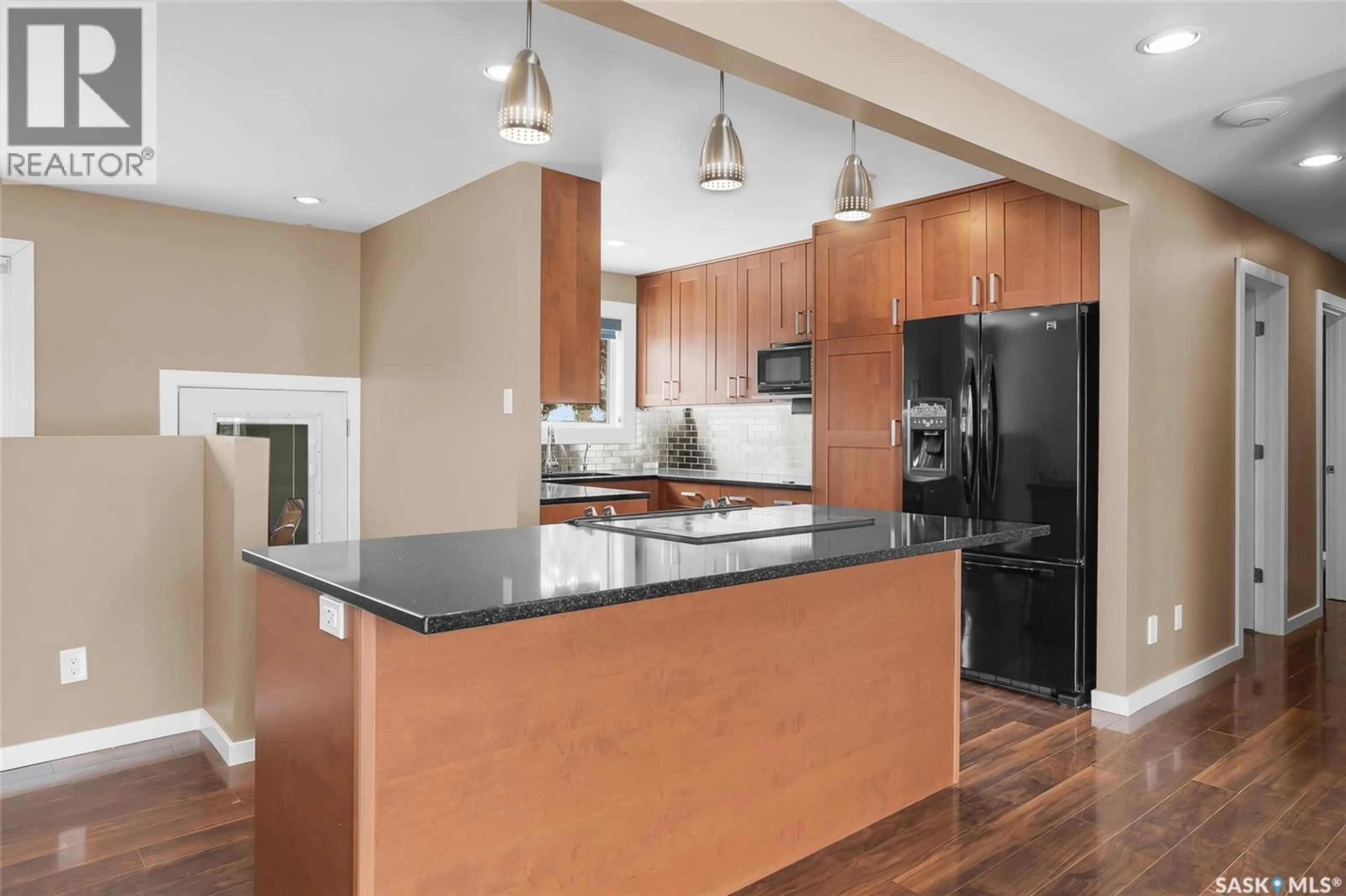 Open concept kitchen, unknown for 701 W AVENUE N, Saskatoon Saskatchewan S7L3H2