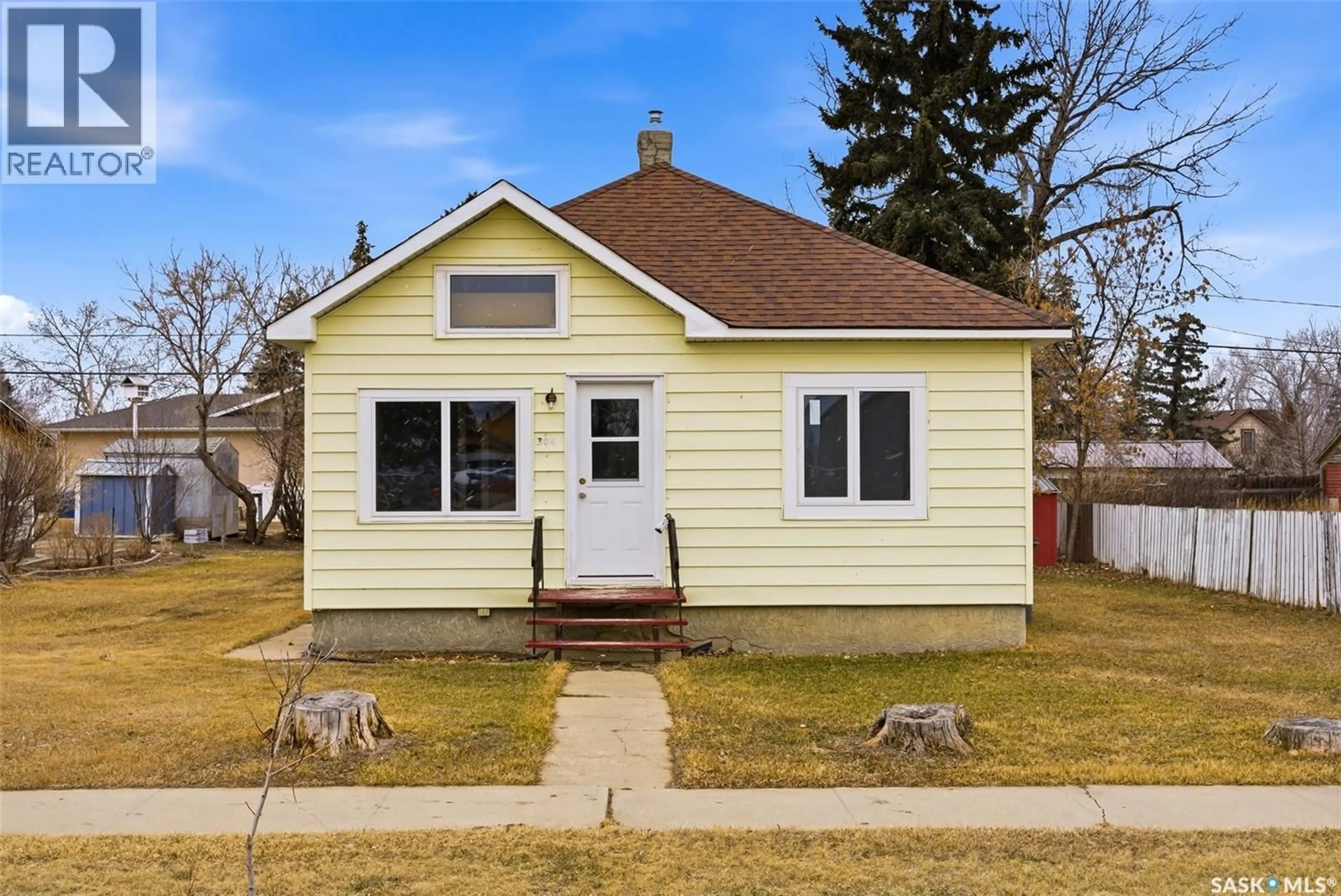 Home with vinyl exterior material, street for 304 MAIN STREET, Avonlea Saskatchewan S0H0C0