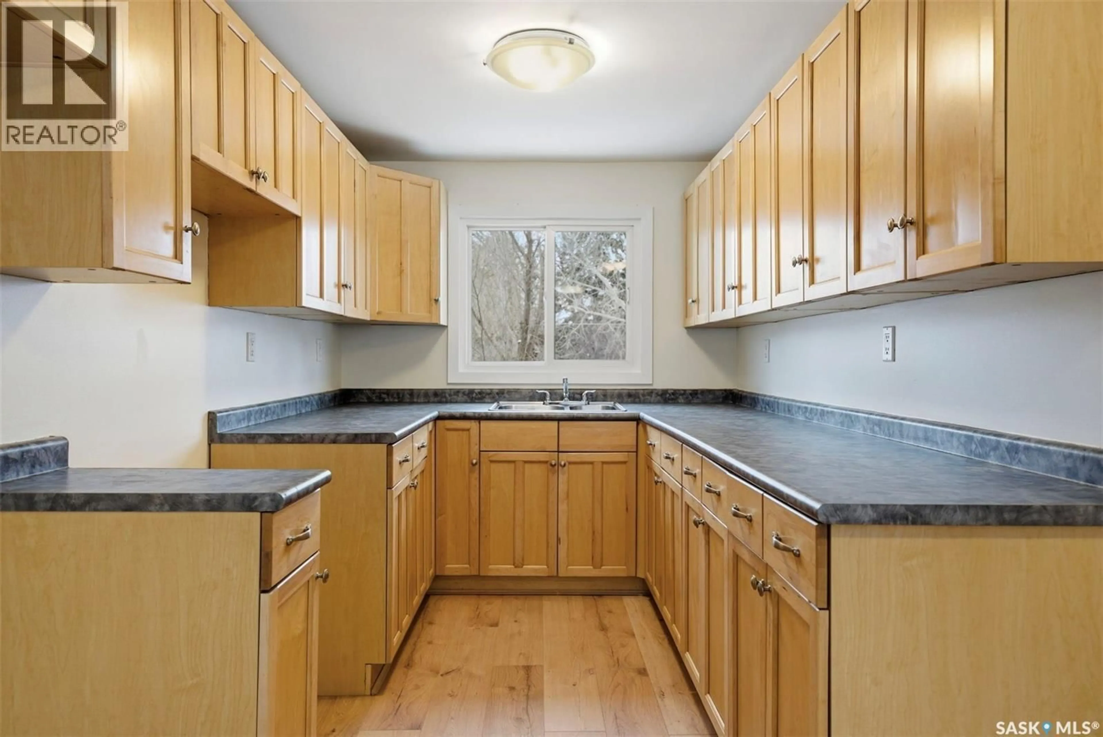 Standard kitchen, unknown for 106 DUNLOP STREET, Saskatoon Saskatchewan S7H2B5