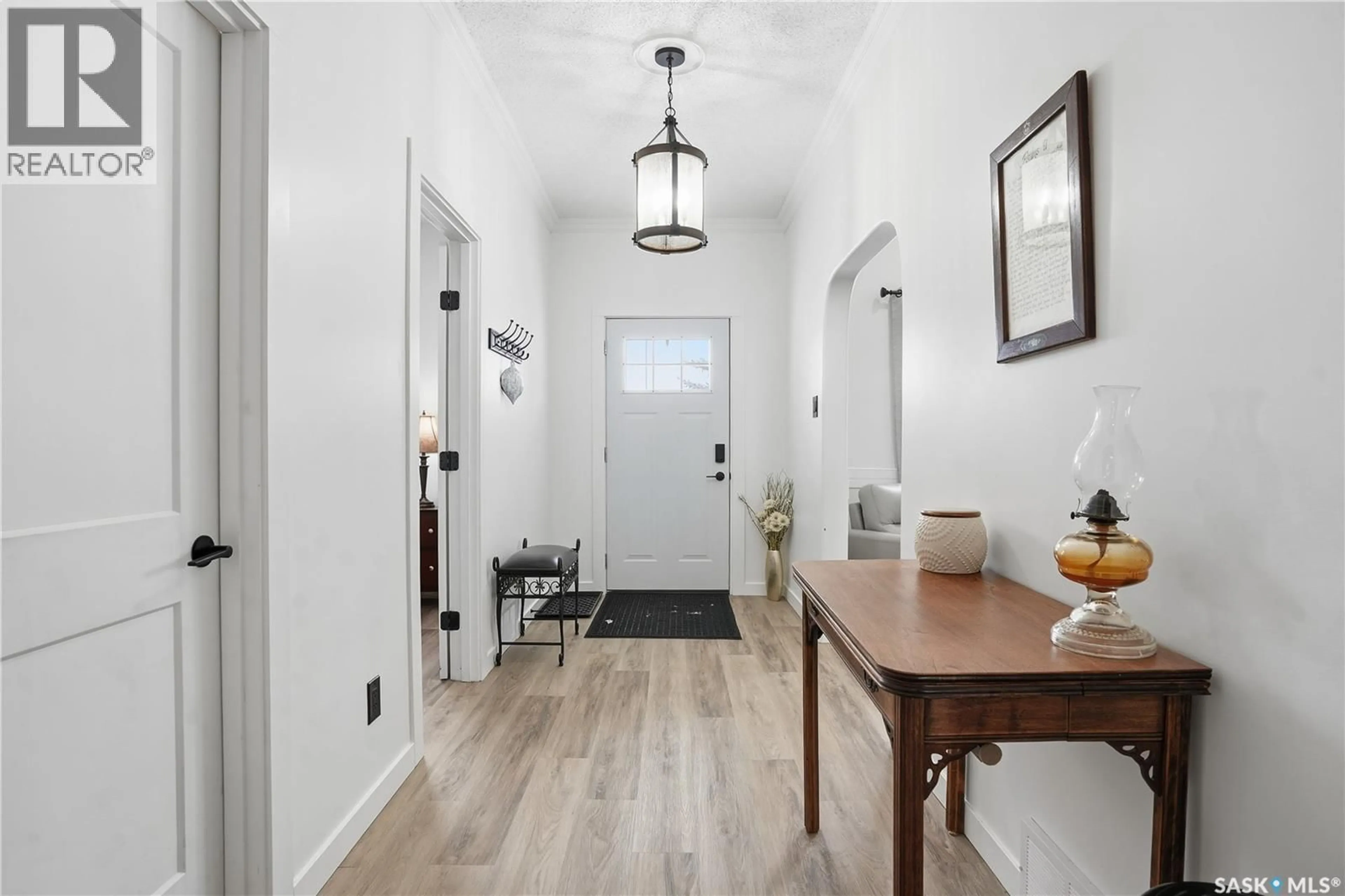 Indoor entryway for 1287 WILLOW AVENUE, Moose Jaw Saskatchewan S6H1H1