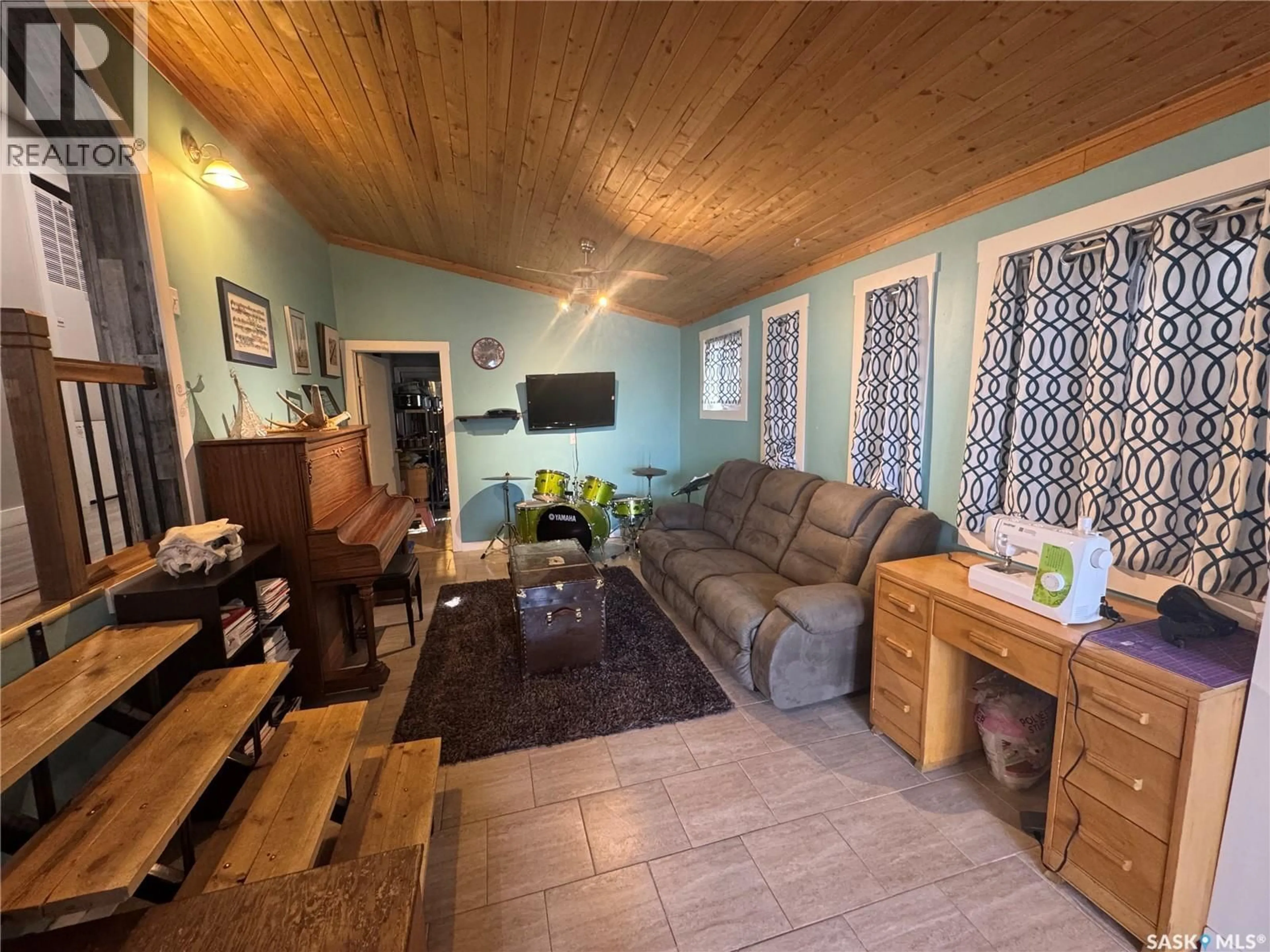 Living room with furniture, unknown for 1 SASKATCHEWAN AVENUE, Griffin Rm No. 66 Saskatchewan S0C1G0