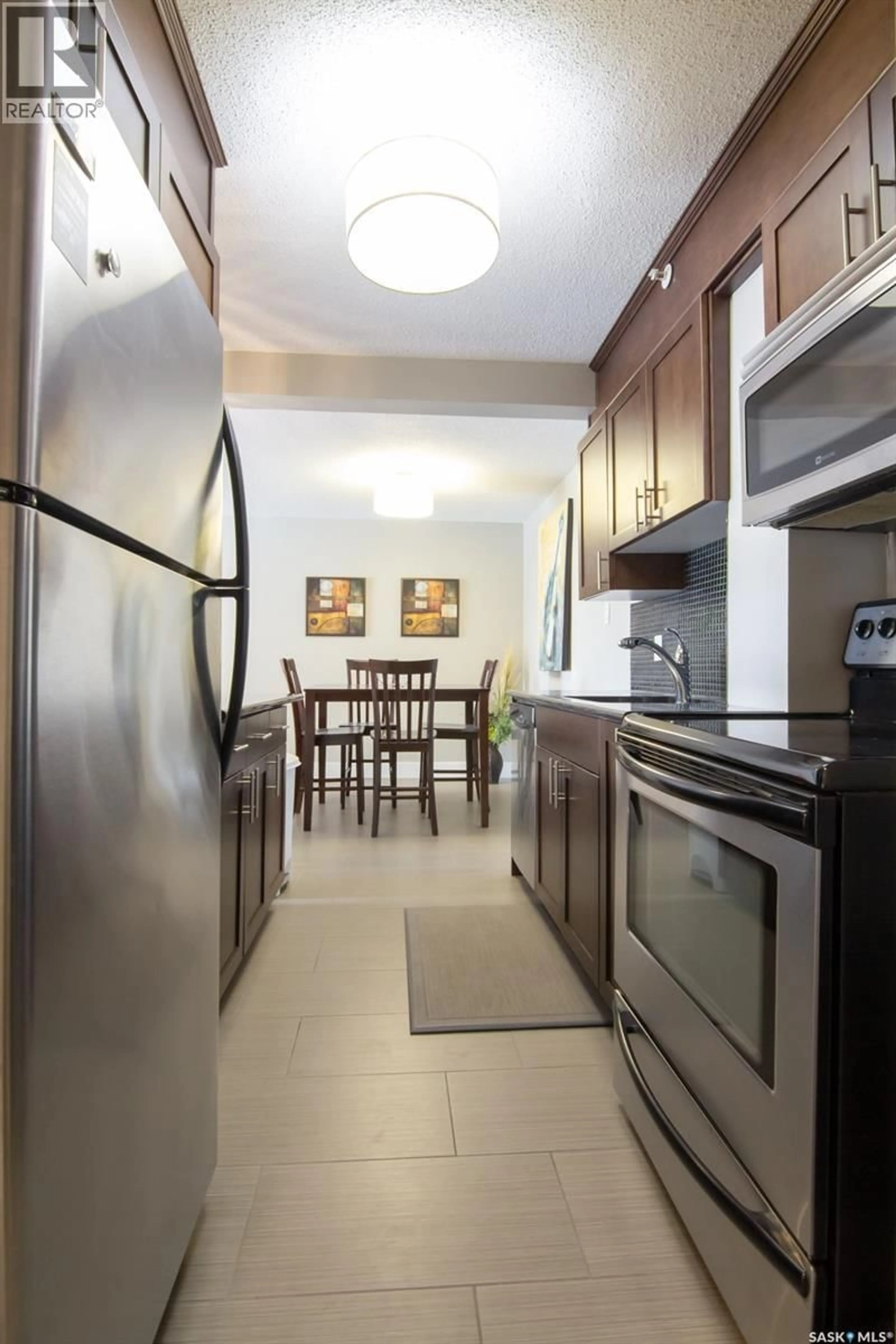 Standard kitchen, unknown for 208 - 320 5TH AVENUE, Saskatoon Saskatchewan S7K2D5