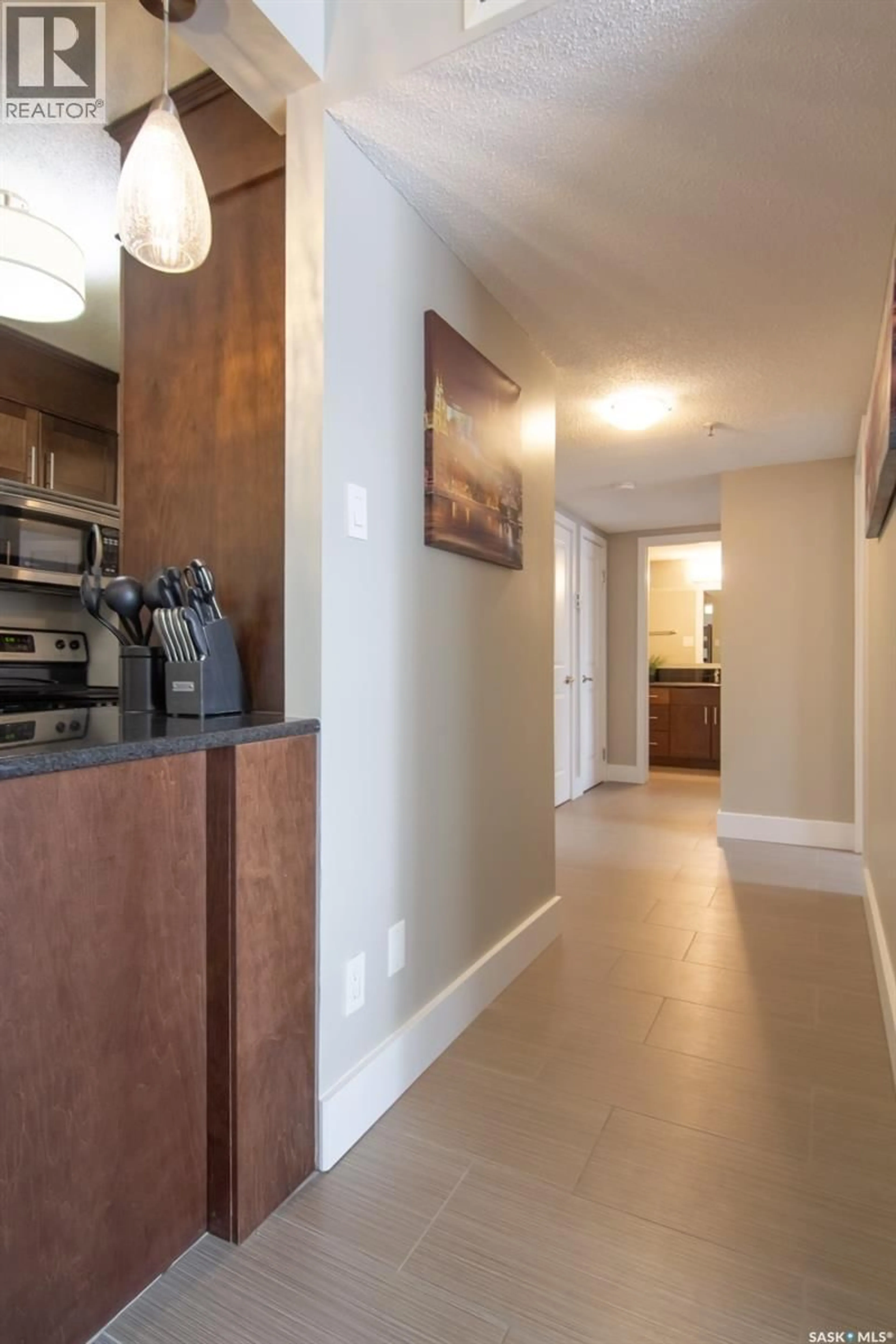 Indoor entryway for 208 - 320 5TH AVENUE, Saskatoon Saskatchewan S7K2D5