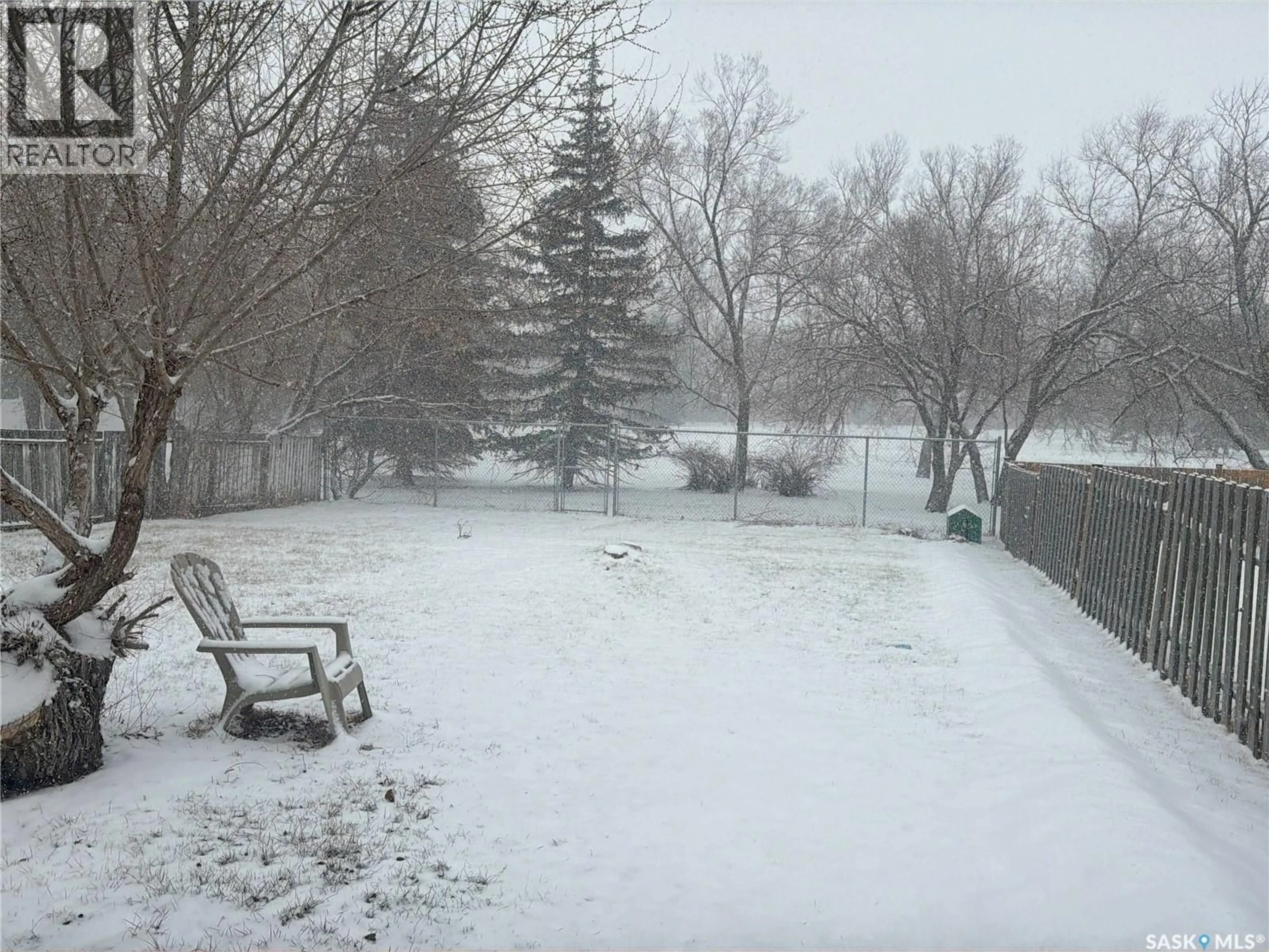 Patio, street for 819 BROAD STREET, Regina Saskatchewan S4R6C7