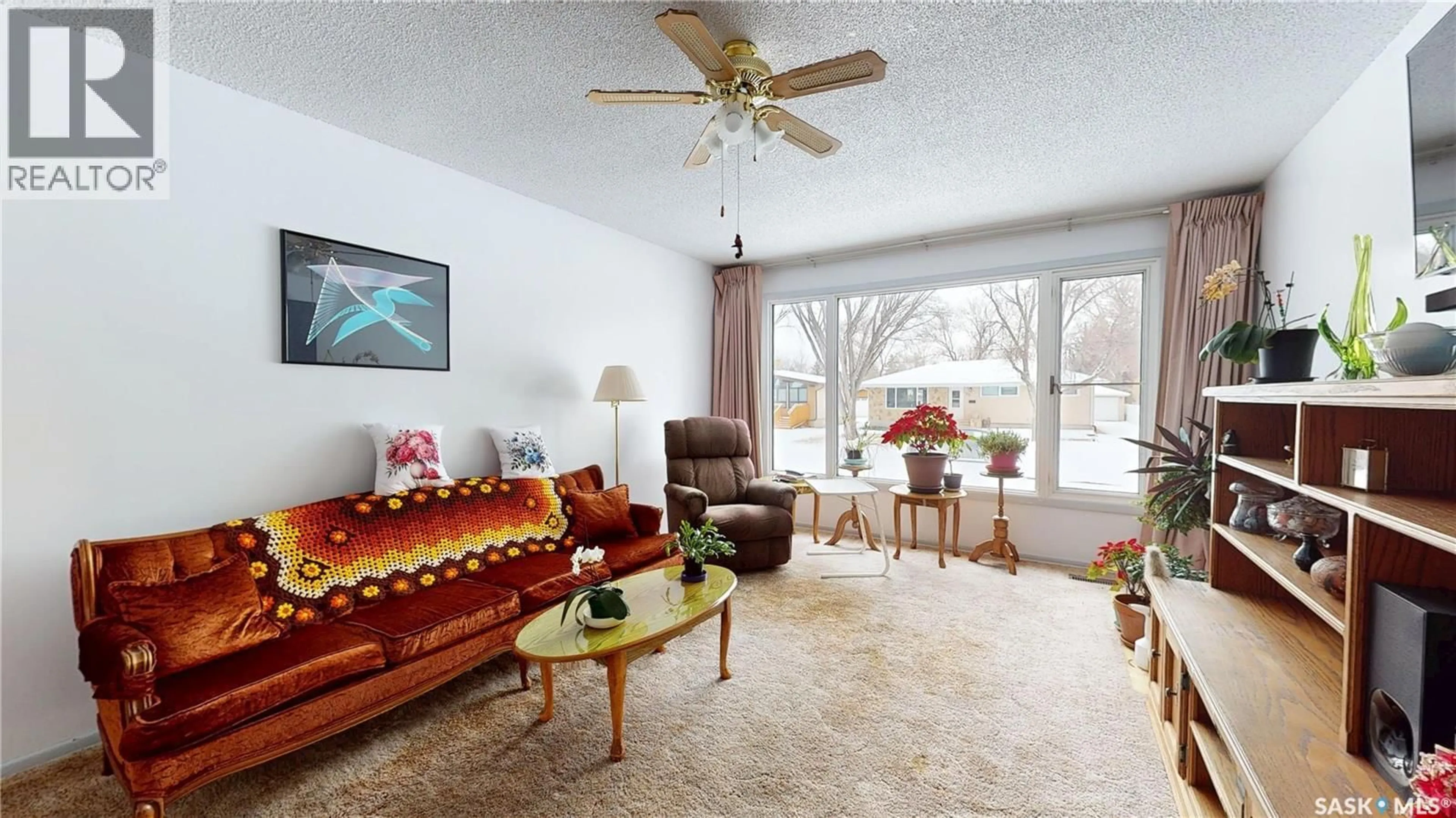 Living room with furniture, carpet floor for 28 MATHESON CRESCENT, Regina Saskatchewan S4R5C4