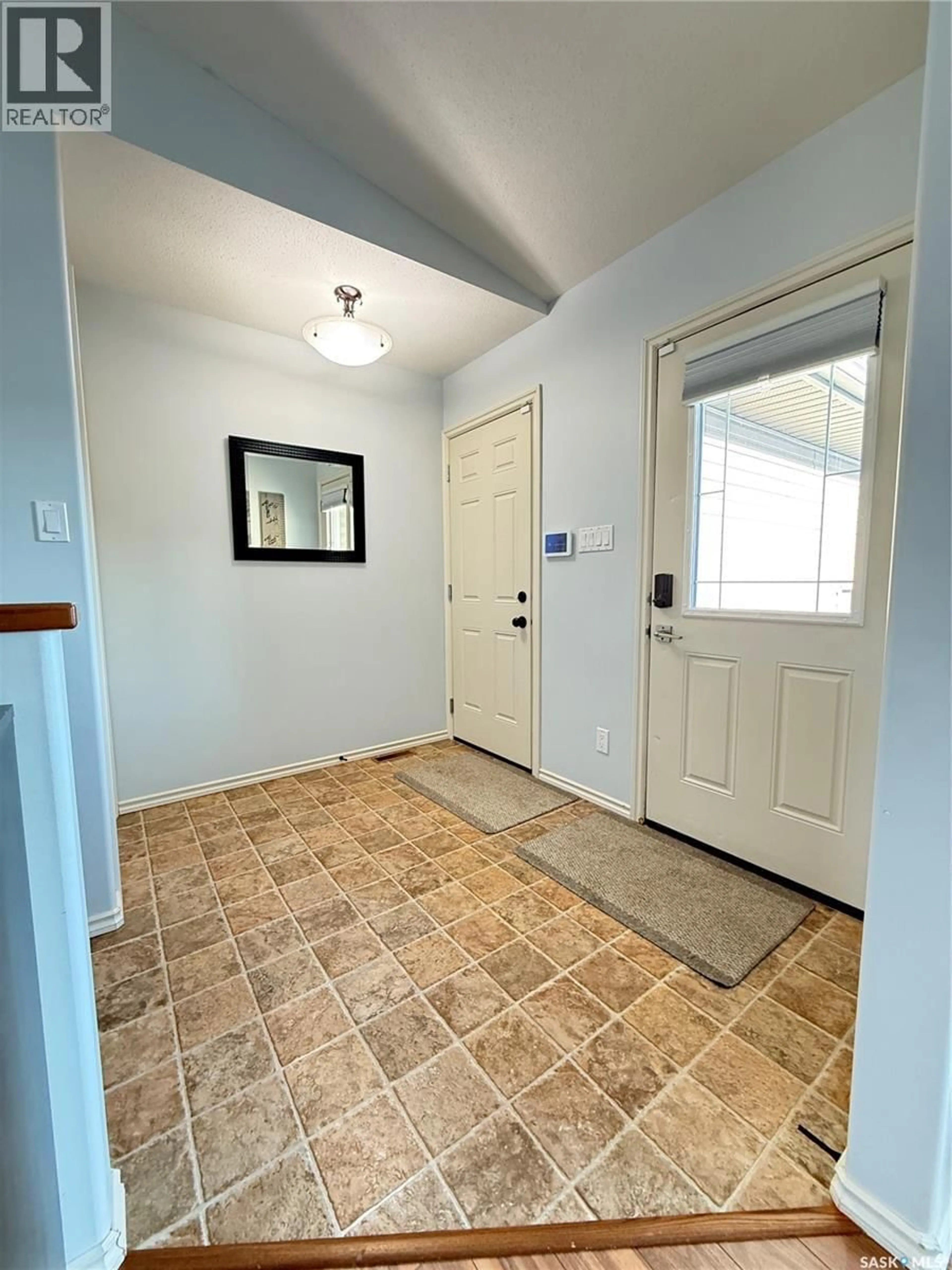 Indoor entryway for 509 BROWN CRESCENT, Weyburn Saskatchewan S4H0M9