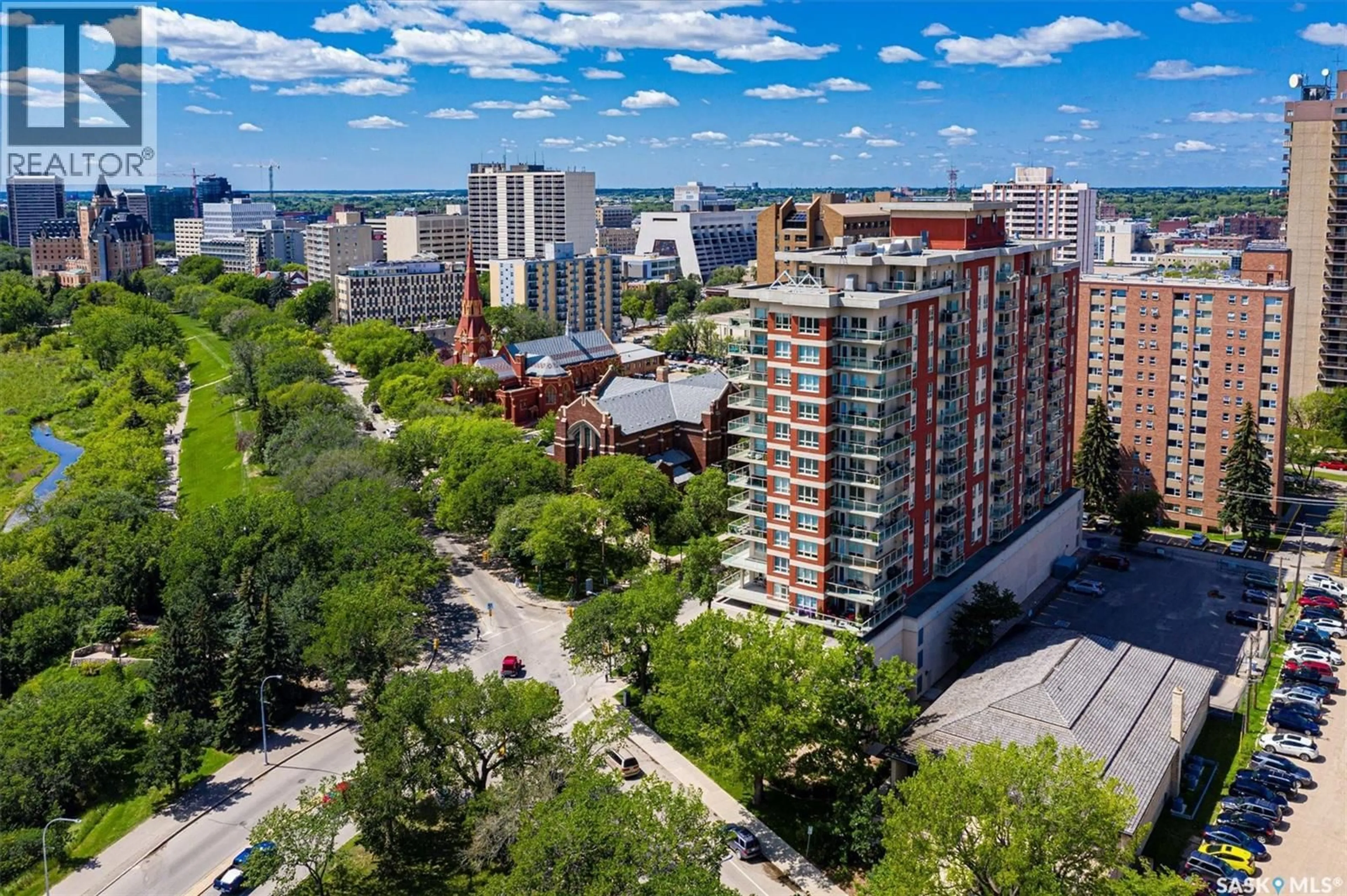 A pic from outside/outdoor area/front of a property/back of a property/a pic from drone, city buildings view from balcony for 902 - 702 SPADINA CRESCENT, Saskatoon Saskatchewan S7K0G8
