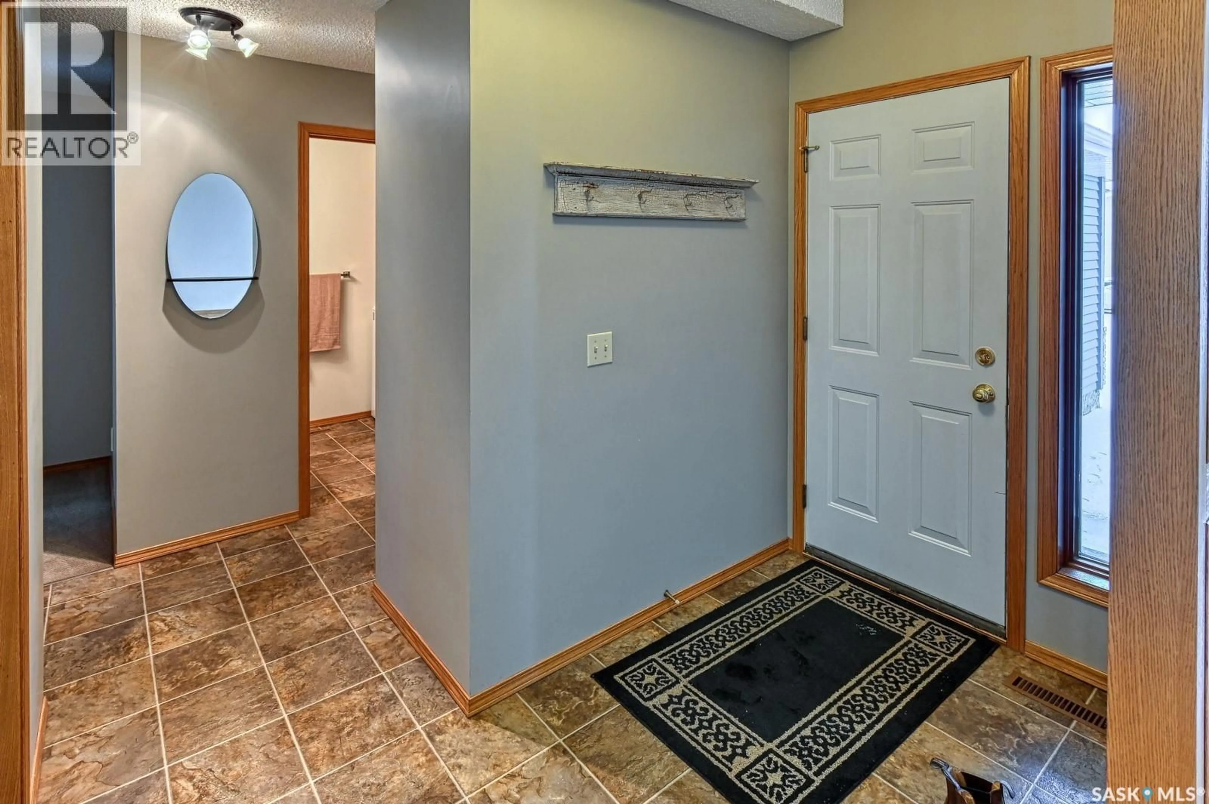 Indoor entryway for 2659 LACOMBE CRESCENT, Regina Saskatchewan S4V1T4