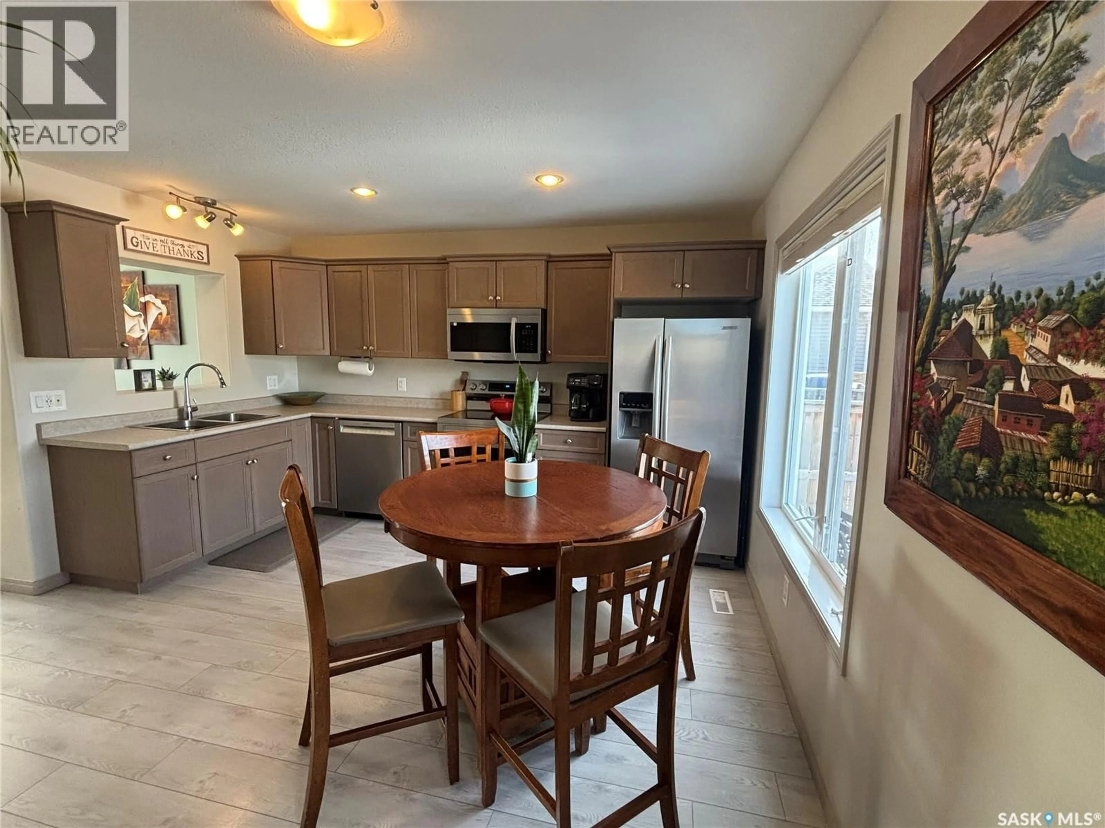 Open concept kitchen, unknown for 919 GLENVIEW COVE, Martensville Saskatchewan S0K0A2