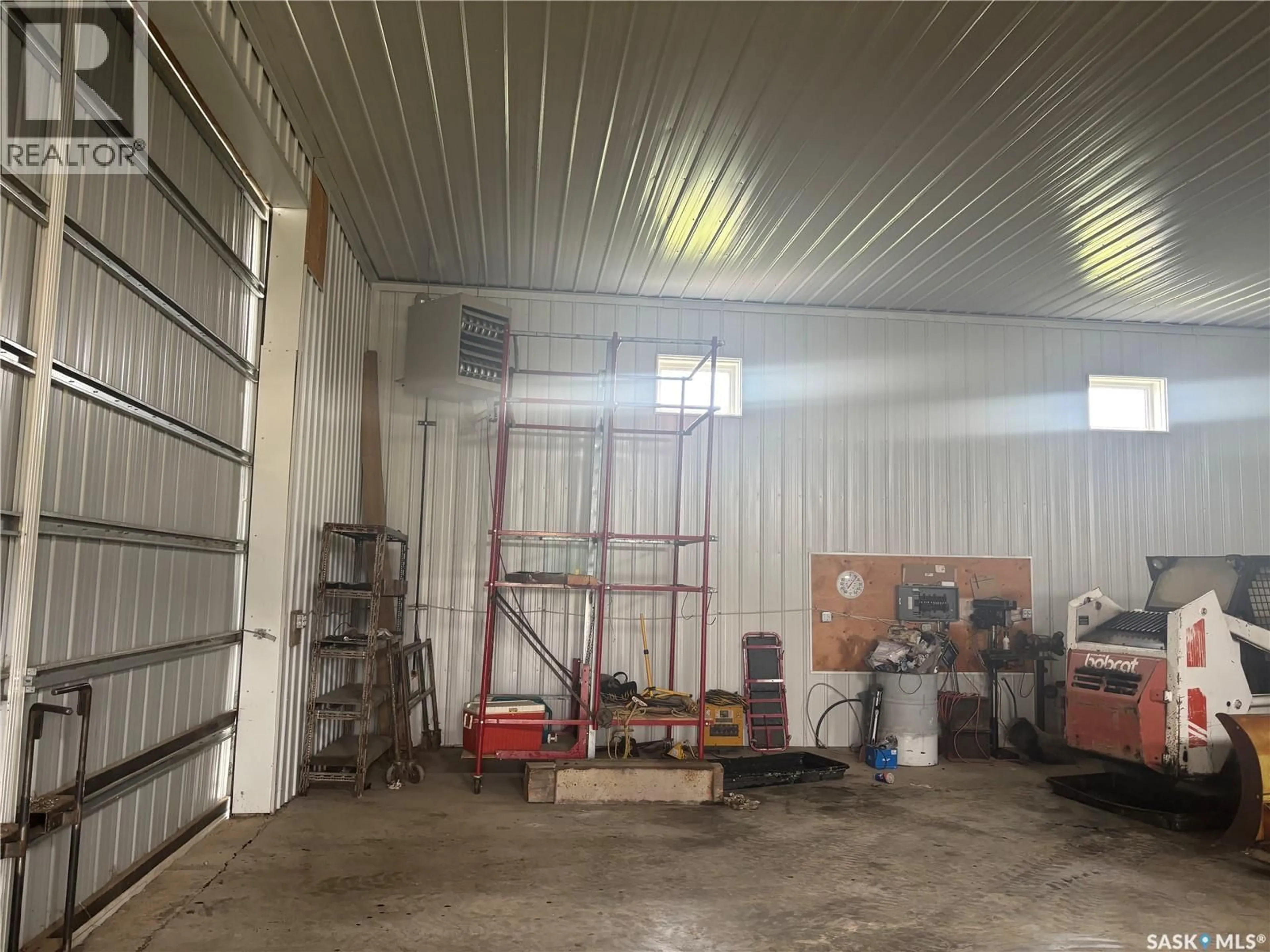 Indoor garage for BARABE ACREAGE, Swift Current Rm No. 137 Saskatchewan S9H4X6