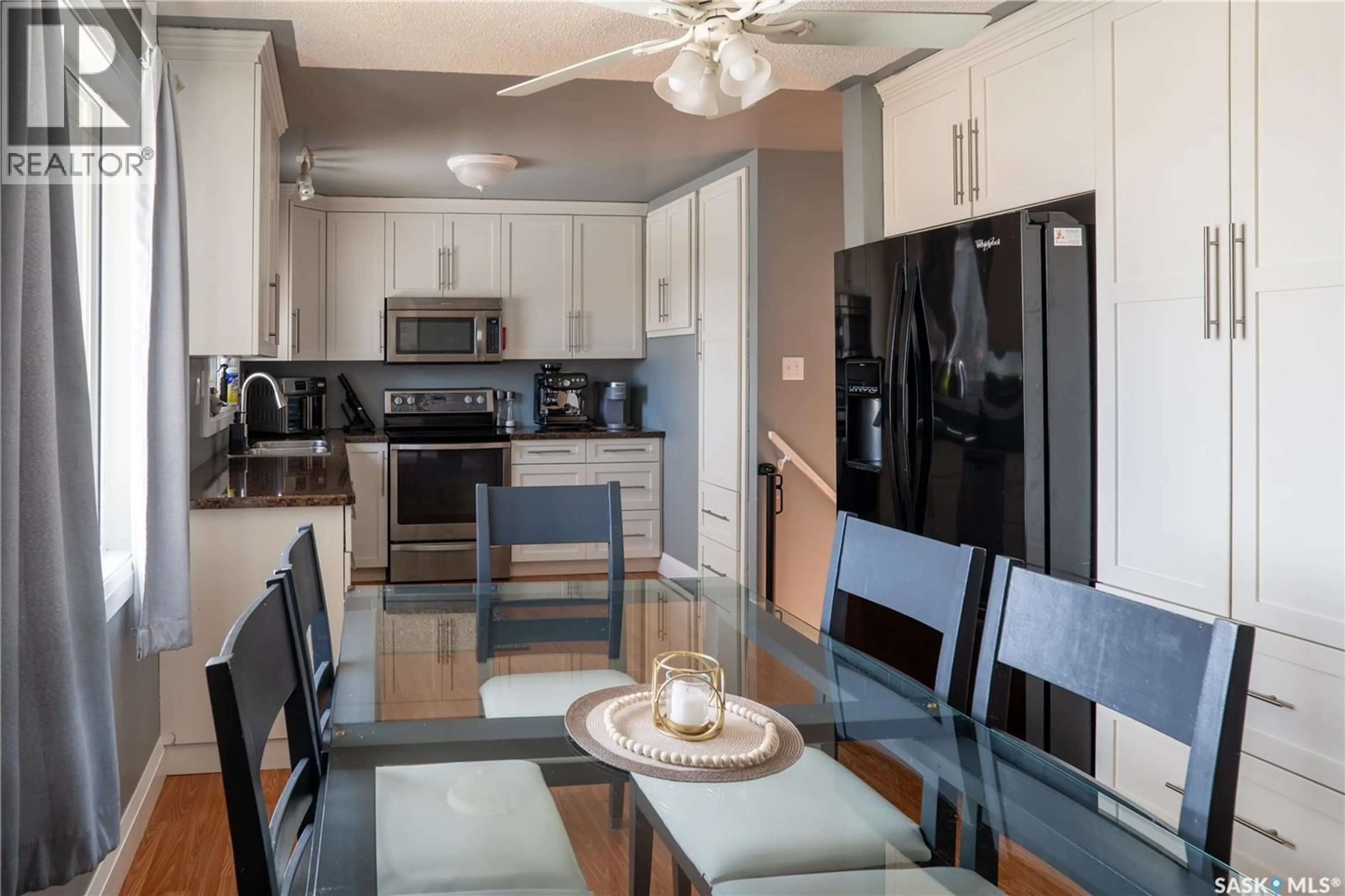 Open concept kitchen, unknown for 407 8TH AVENUE, Warman Saskatchewan S0K4S0