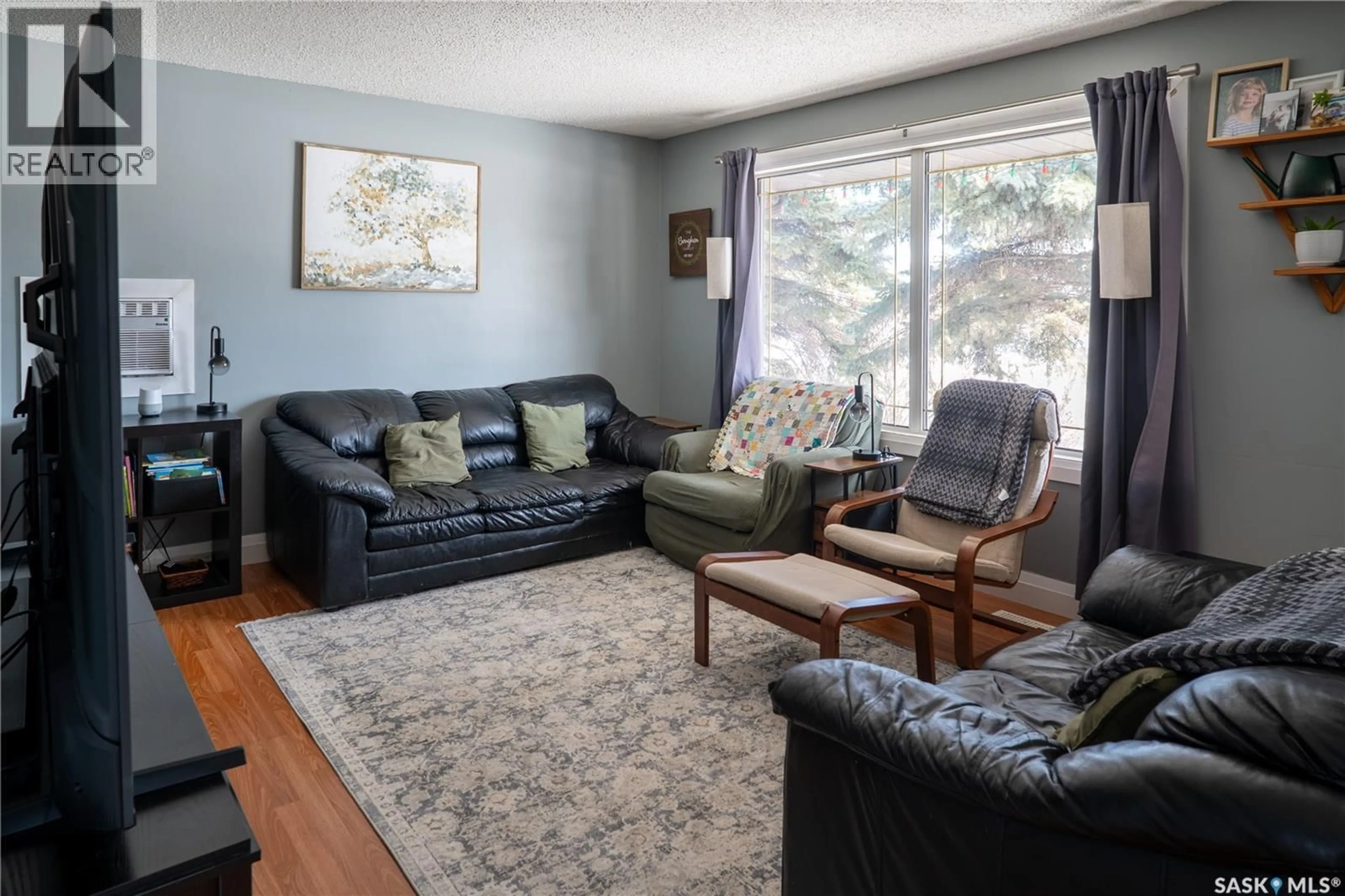 Living room with furniture, wood/laminate floor for 407 8TH AVENUE, Warman Saskatchewan S0K4S0