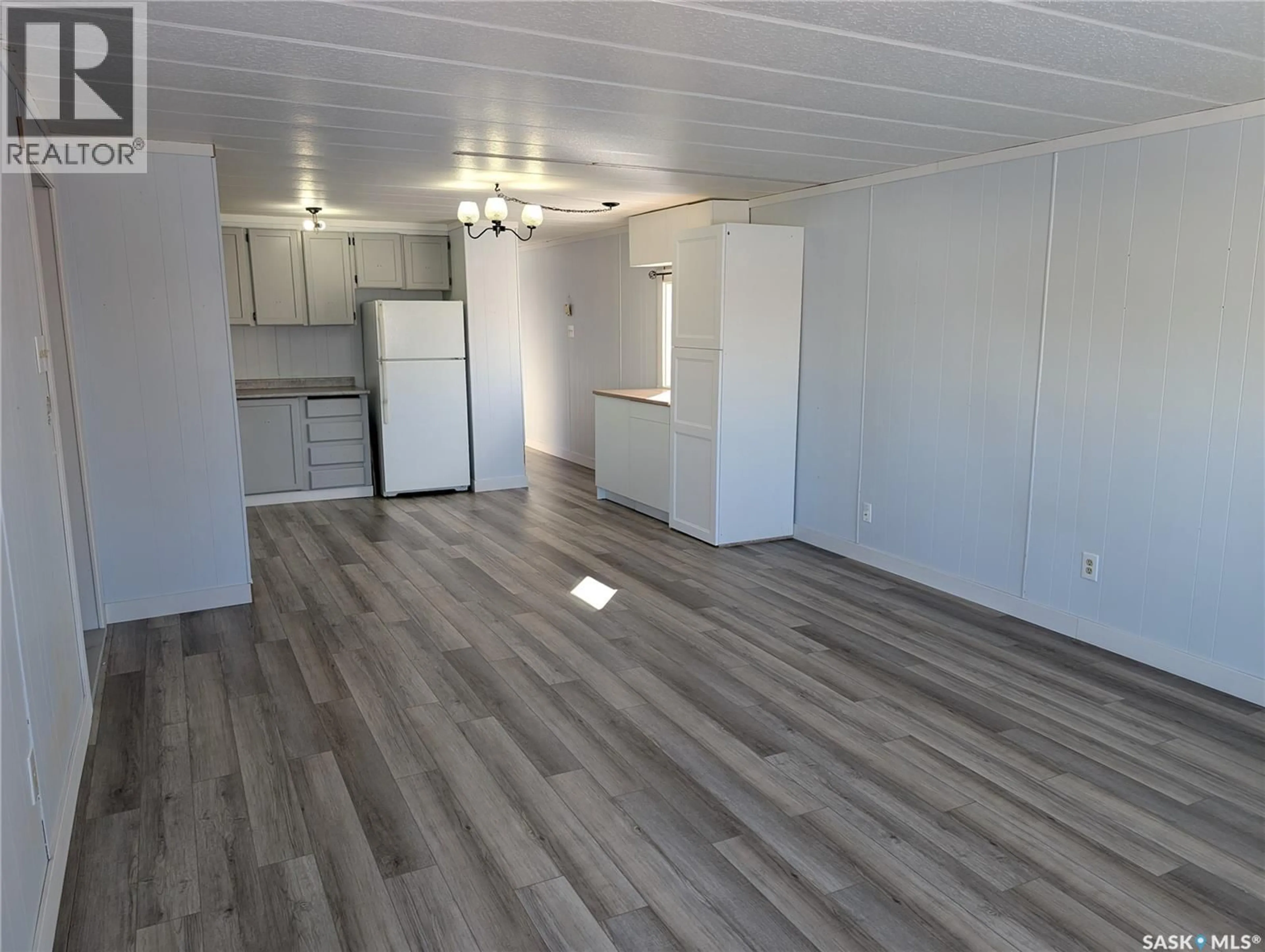 A pic of a room for 62 219 GRANT STREET, Saskatoon Saskatchewan S7N2A5