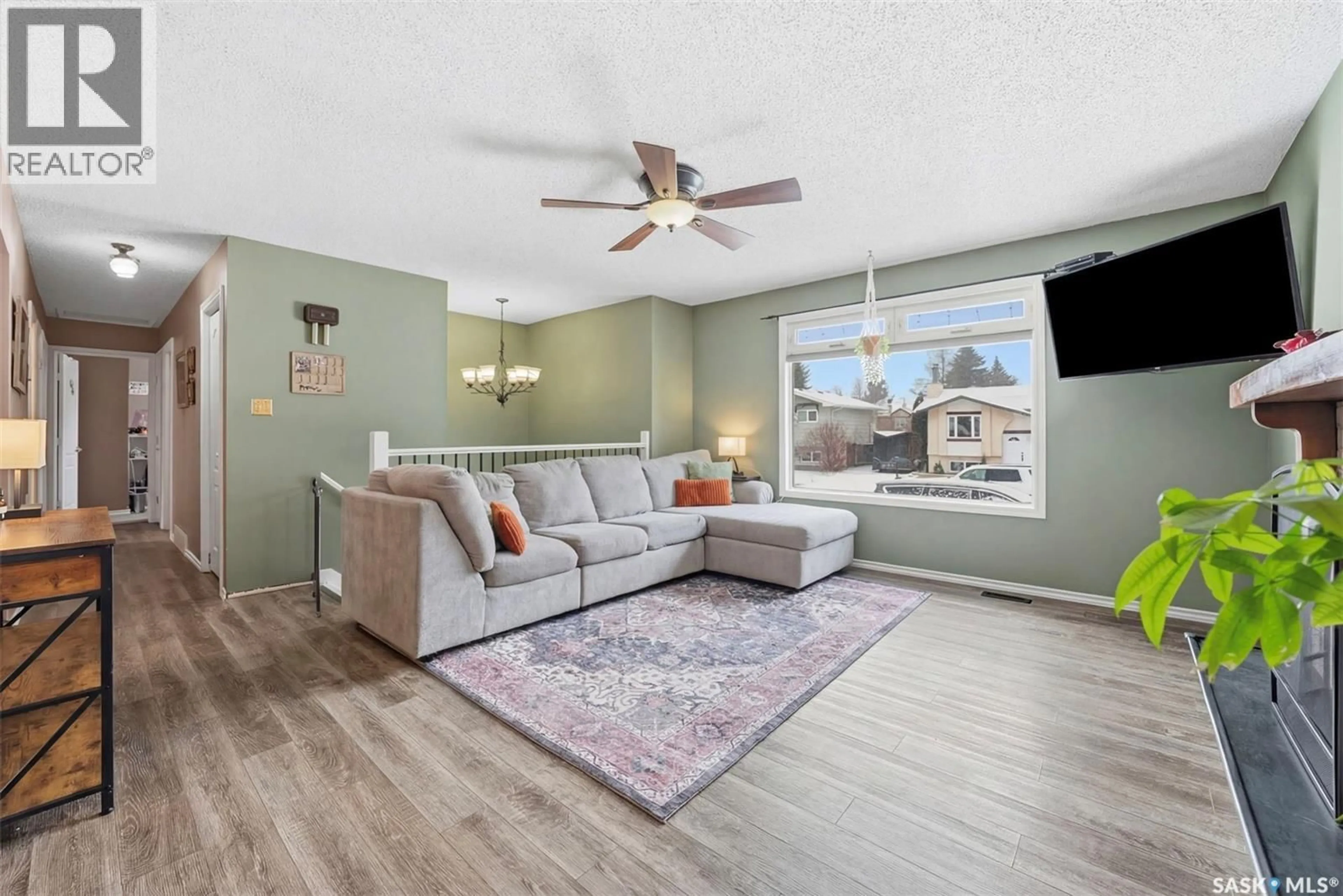 Living room with furniture, unknown for 115 CYPRESS COURT, Saskatoon Saskatchewan S7K5C3