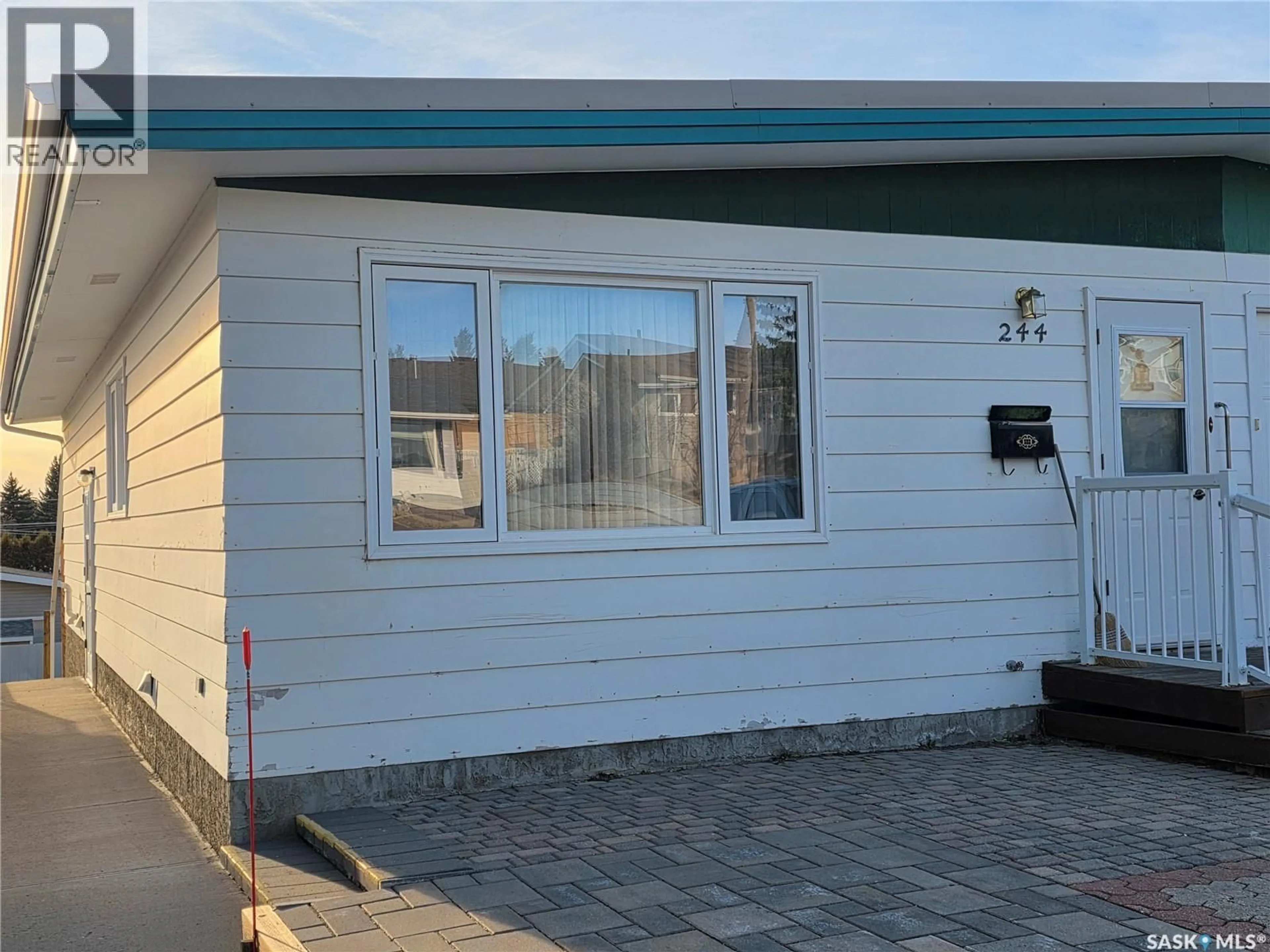 Home with vinyl exterior material, unknown for 244 18TH AVENUE, Swift Current Saskatchewan S9H2Y1