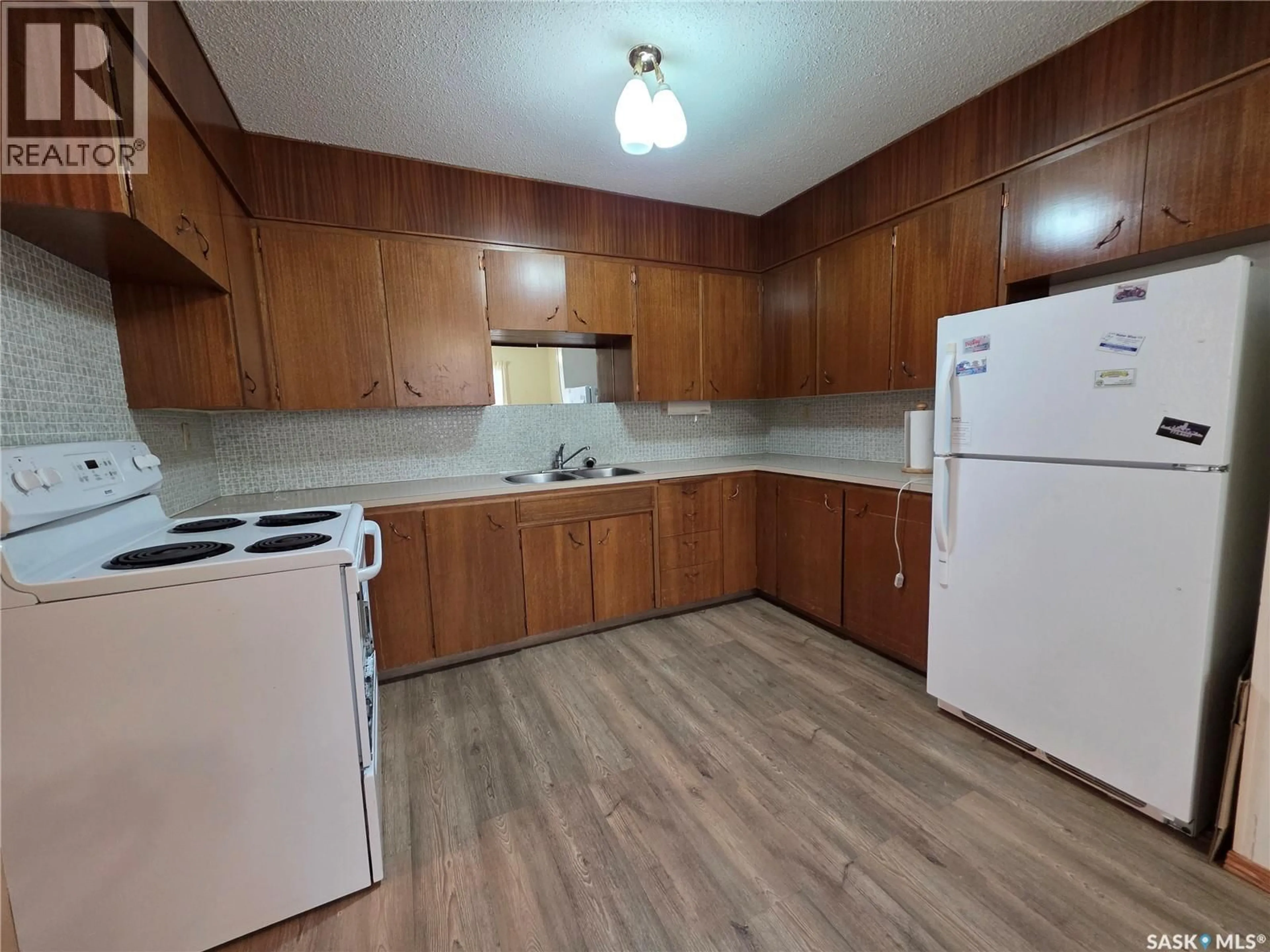 Standard kitchen, unknown for 244 18TH AVENUE, Swift Current Saskatchewan S9H2Y1
