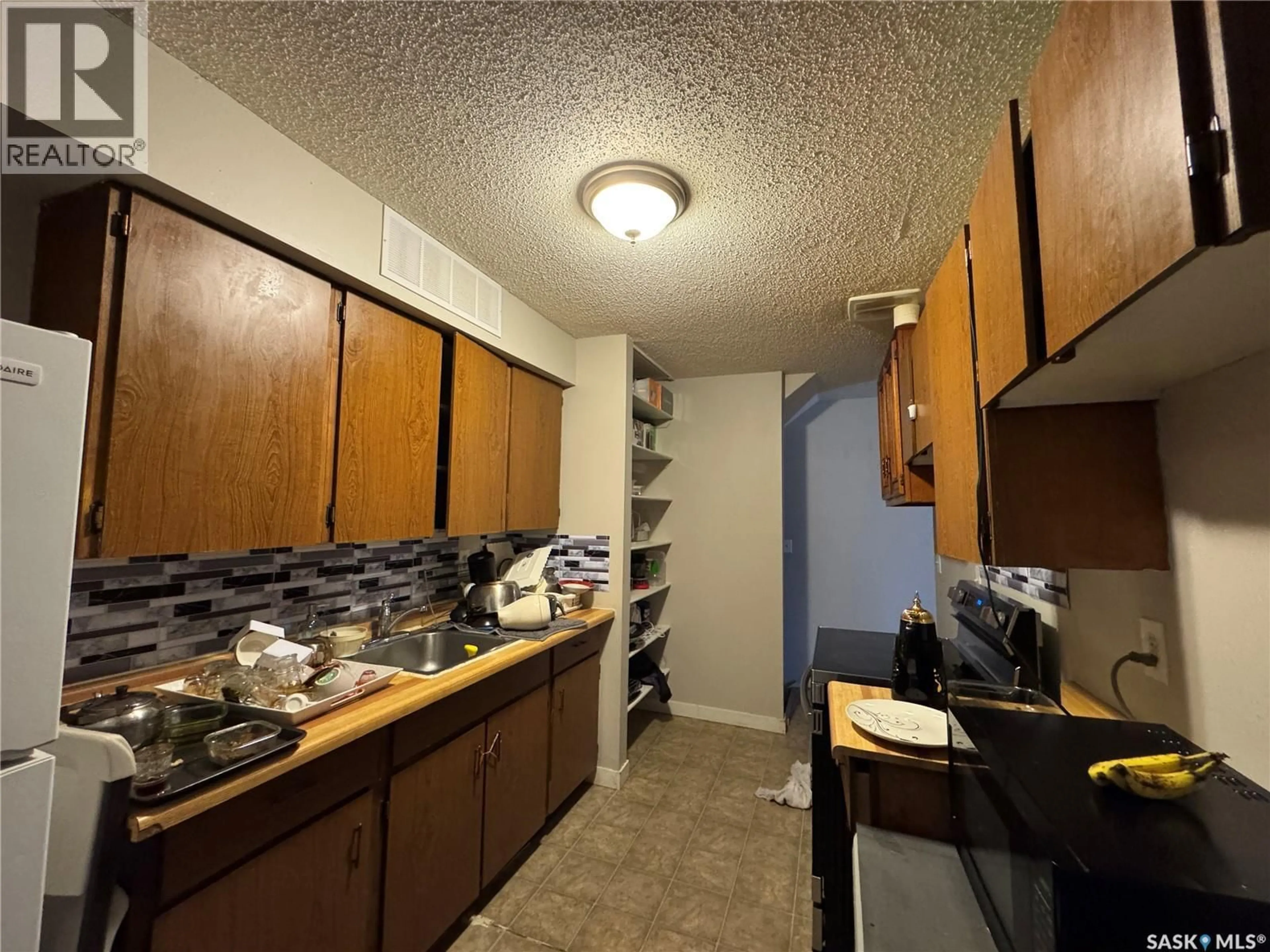 Standard kitchen, unknown for 4158 CASTLE ROAD, Regina Saskatchewan S4S6A4