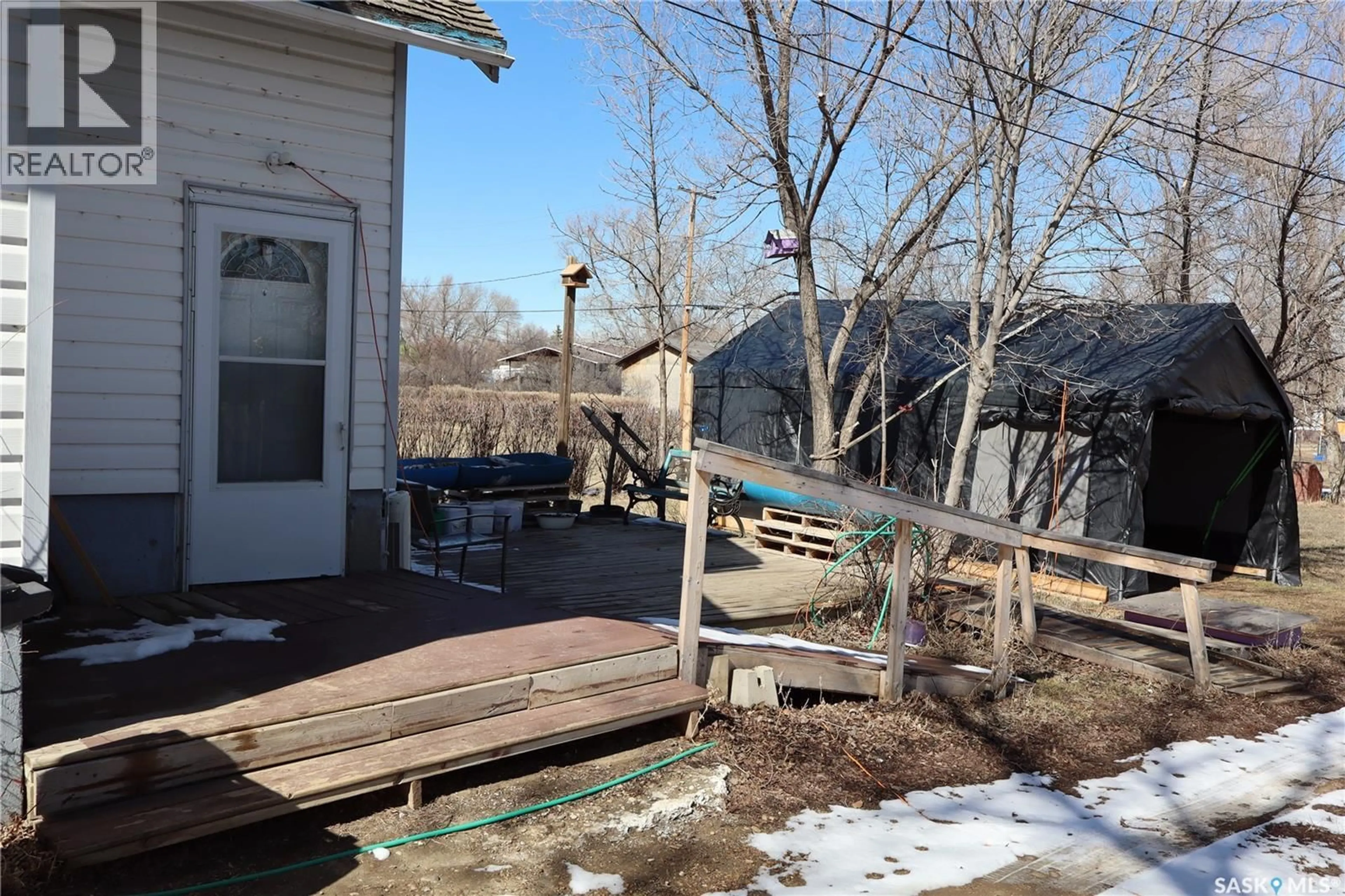 Patio, unknown for 11 4TH STREET, Willow Bunch Saskatchewan S0H4K0