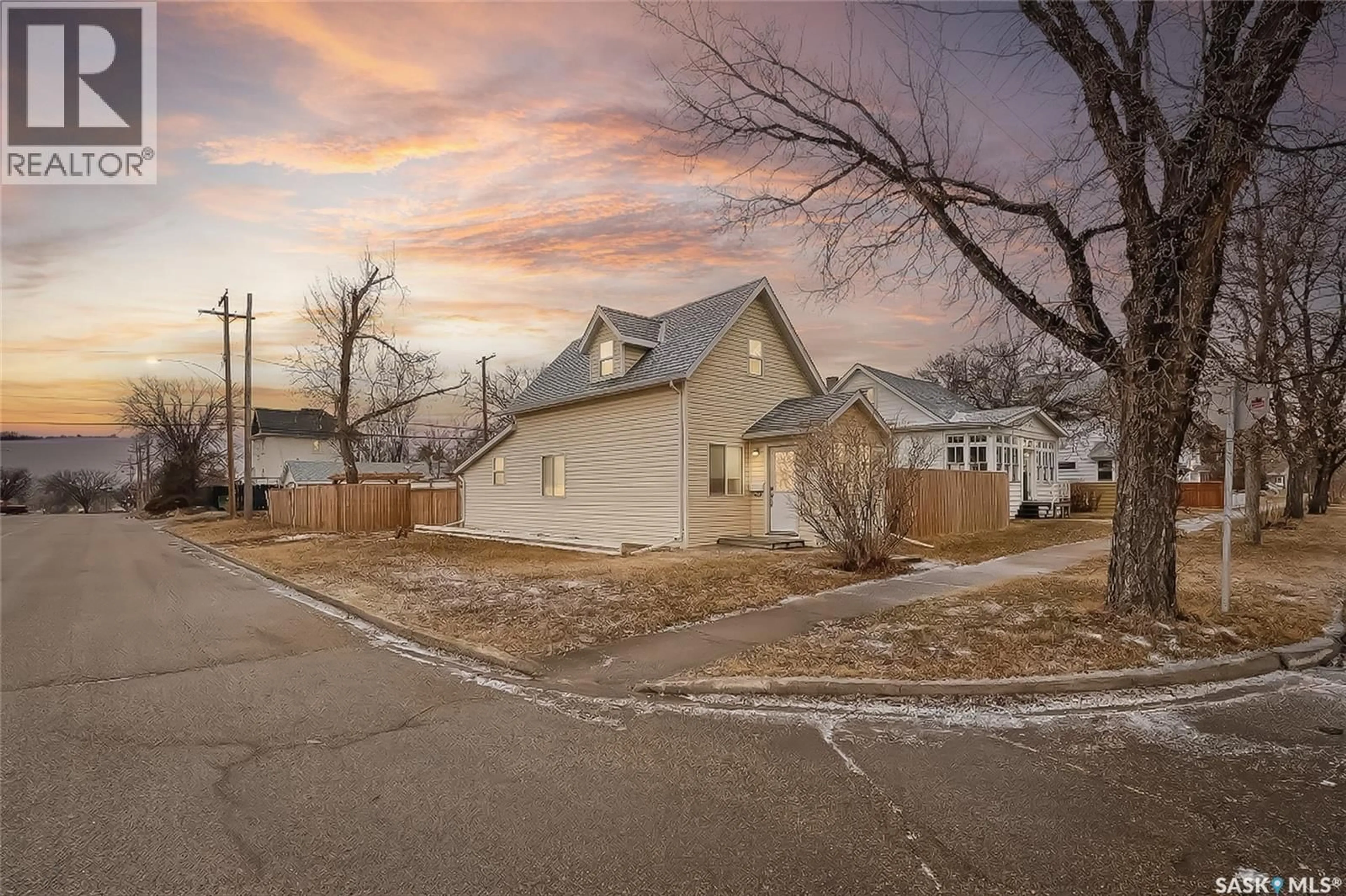 A pic from outside/outdoor area/front of a property/back of a property/a pic from drone, street for 477 OMINICA STREET, Moose Jaw Saskatchewan S6H0H1