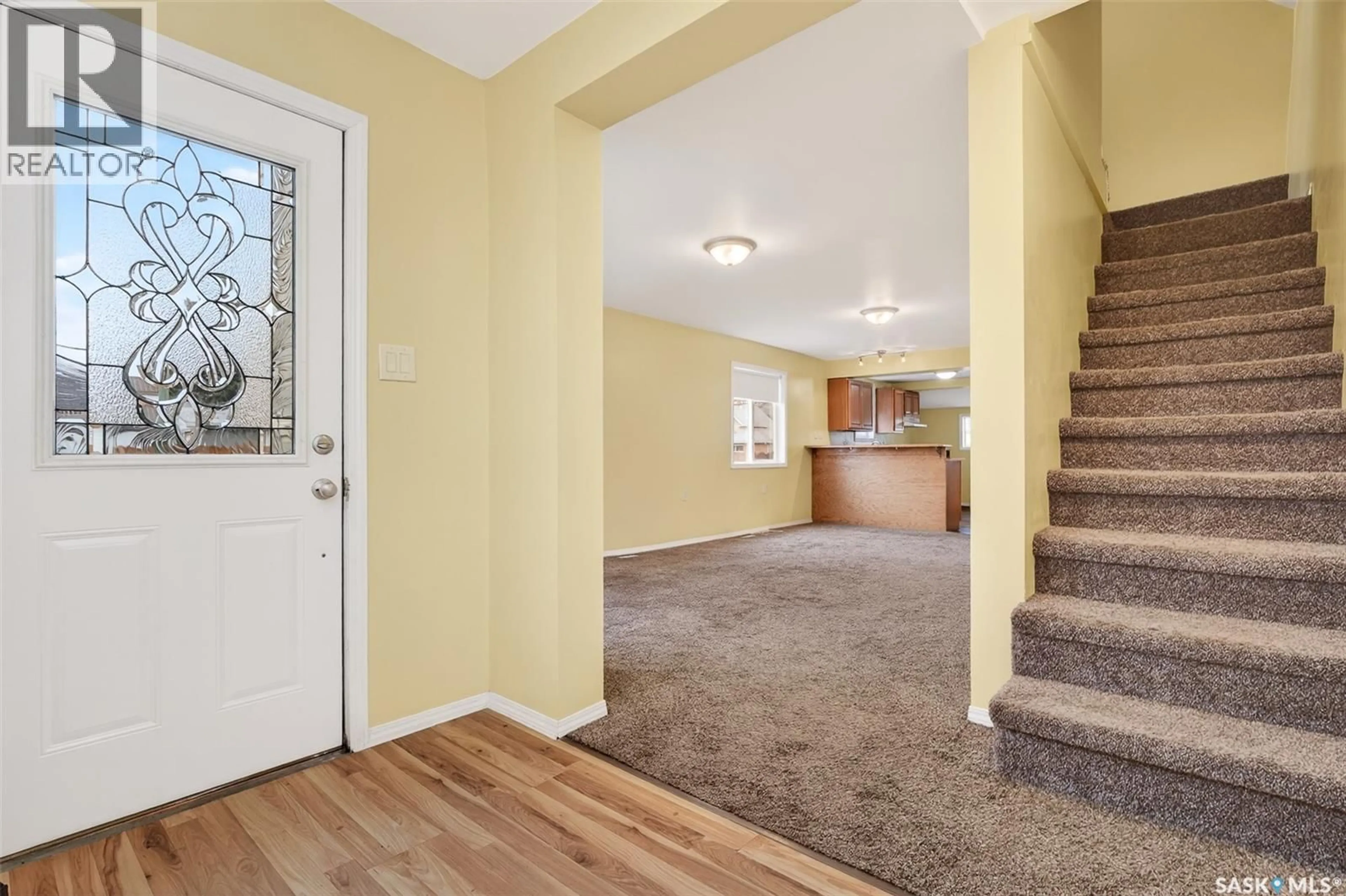 Indoor entryway for 477 OMINICA STREET, Moose Jaw Saskatchewan S6H0H1