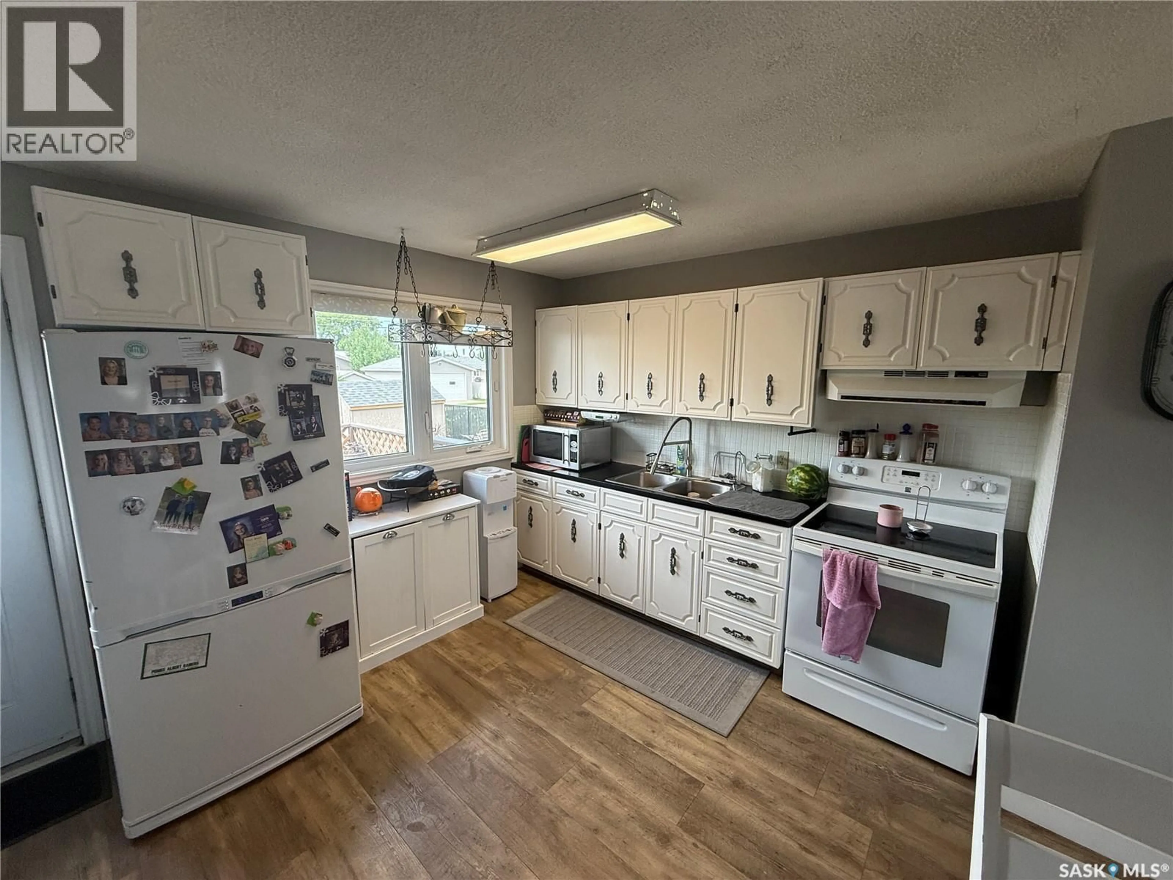Standard kitchen, unknown for 104 RAILWAY AVENUE, Shellbrook Saskatchewan S0J2E0
