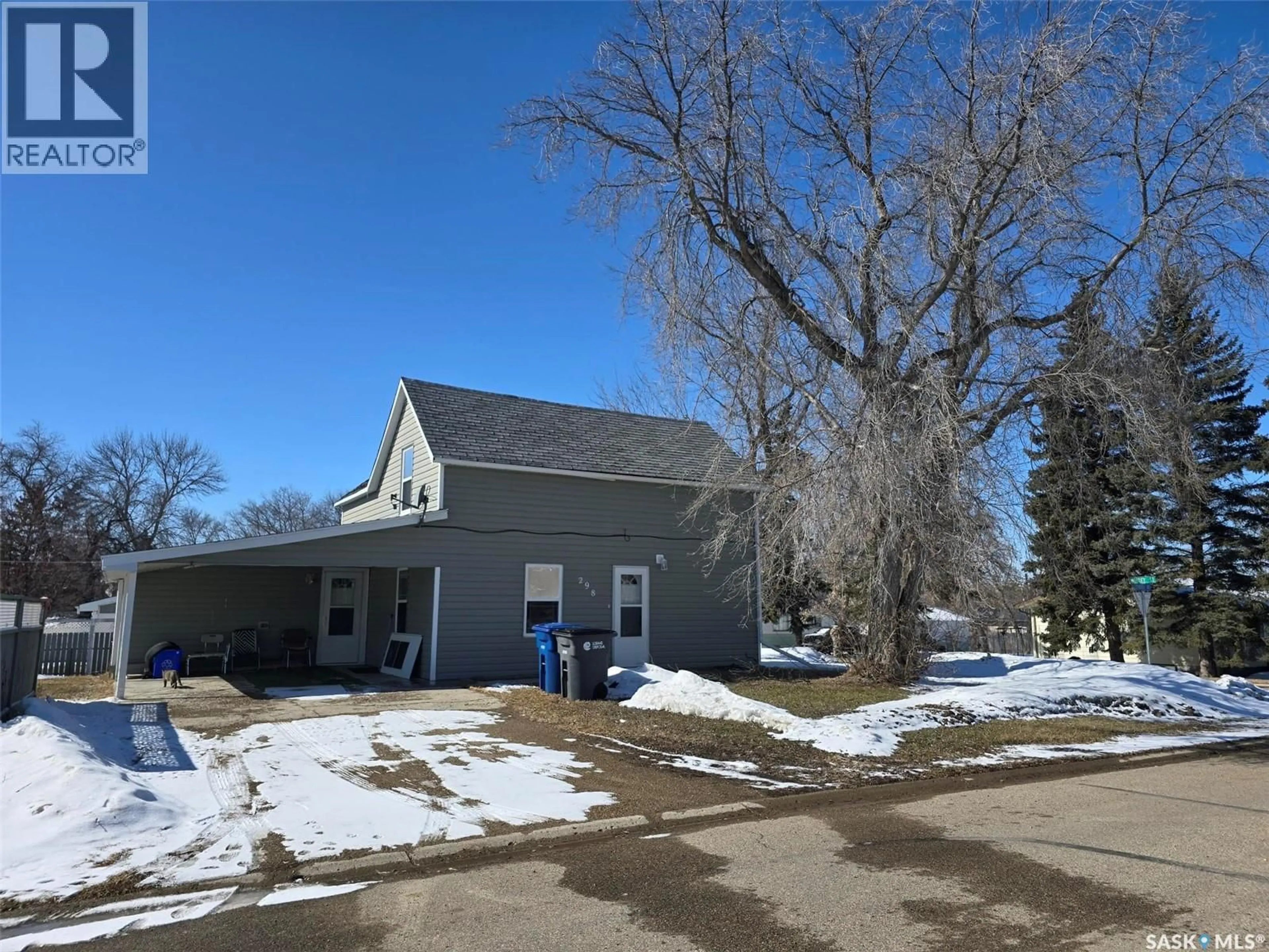 A pic from outside/outdoor area/front of a property/back of a property/a pic from drone, street for 298 7TH AVENUE, Broadview Saskatchewan S0G0K0
