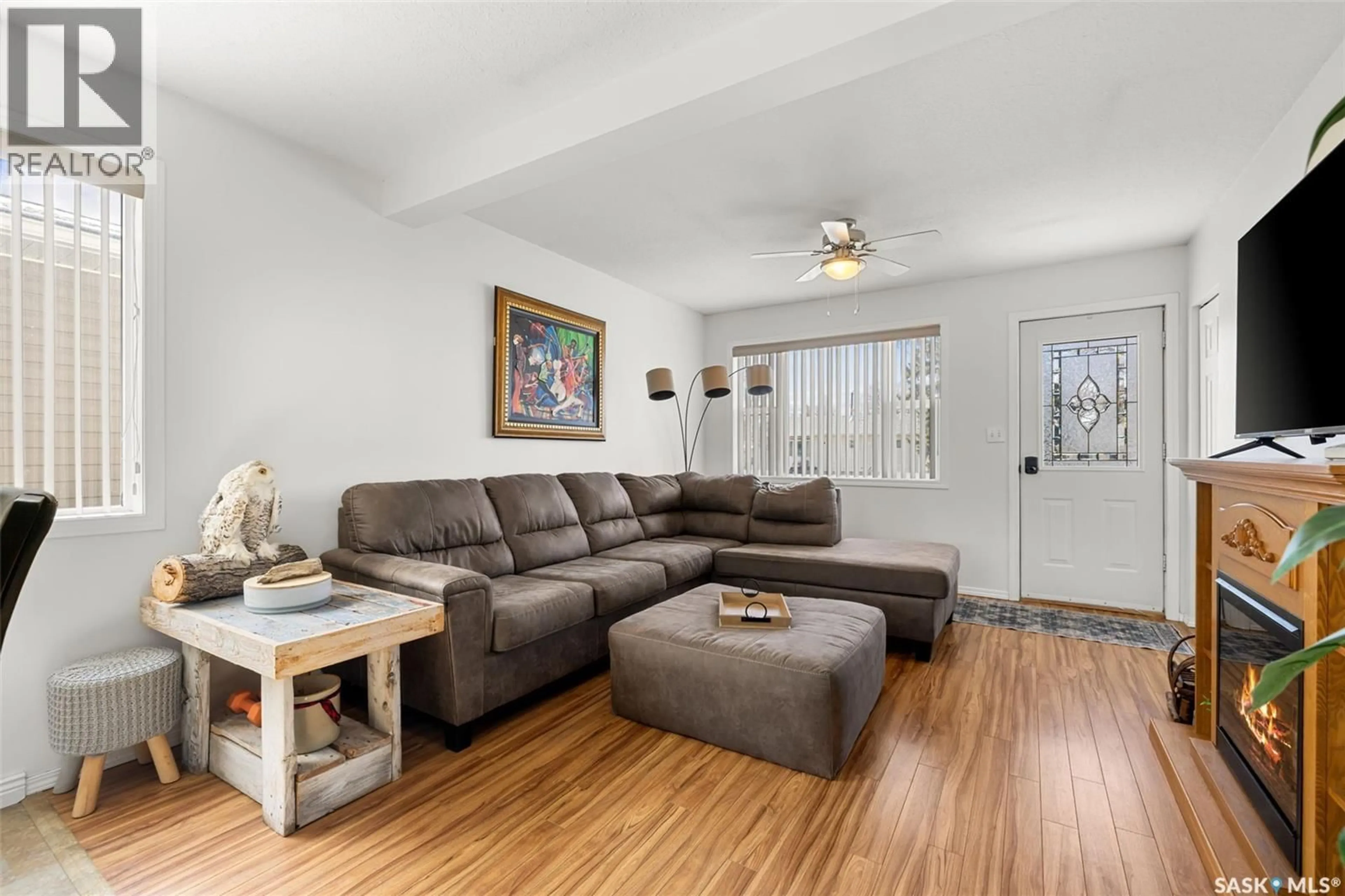 Living room with furniture, unknown for 359 4TH AVENUE, Swift Current Saskatchewan S9H3L7