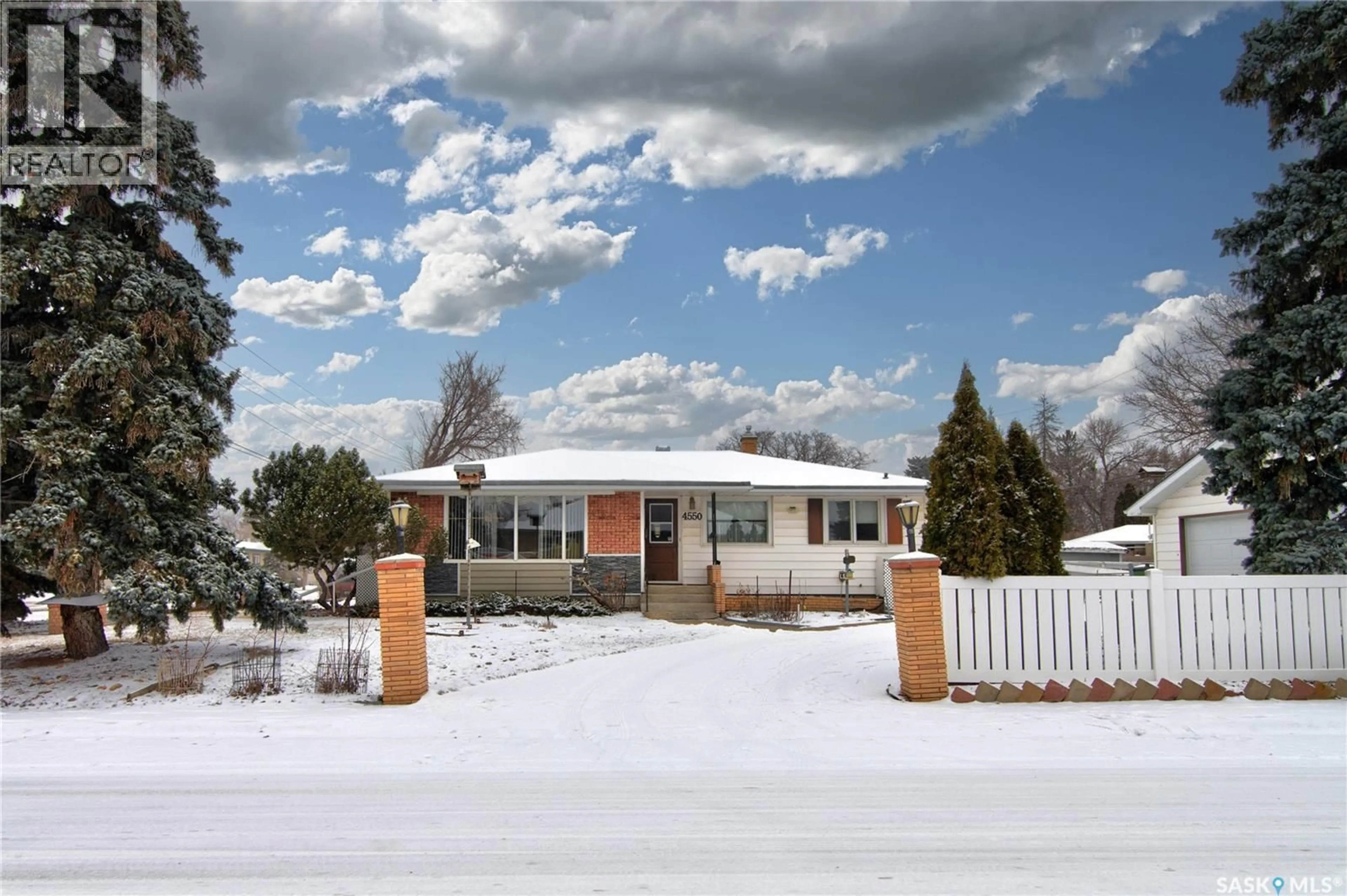 Home with vinyl exterior material, mountain view for 4550 2ND AVENUE, Regina Saskatchewan S4T0B5