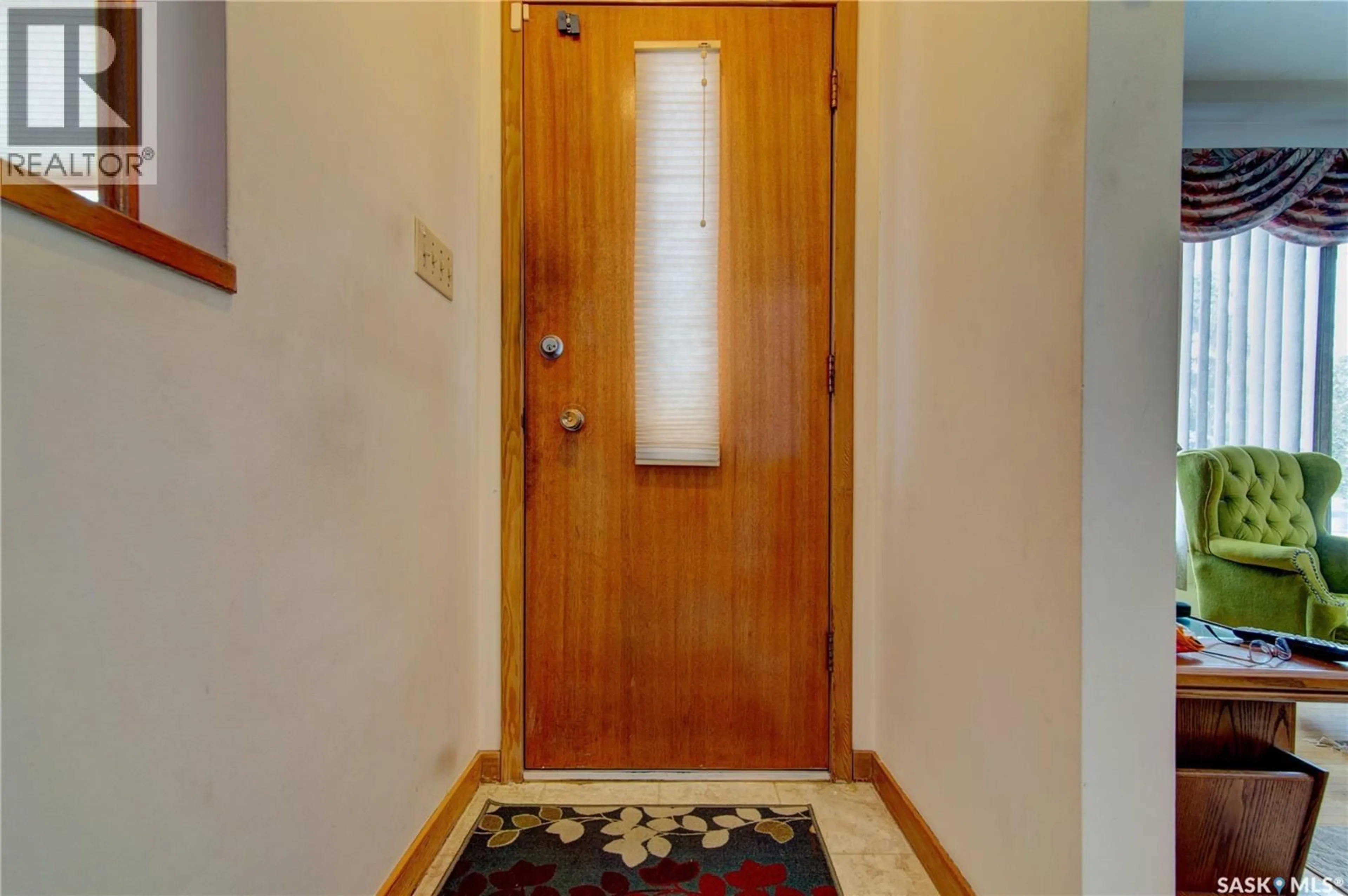 Indoor entryway for 4550 2ND AVENUE, Regina Saskatchewan S4T0B5