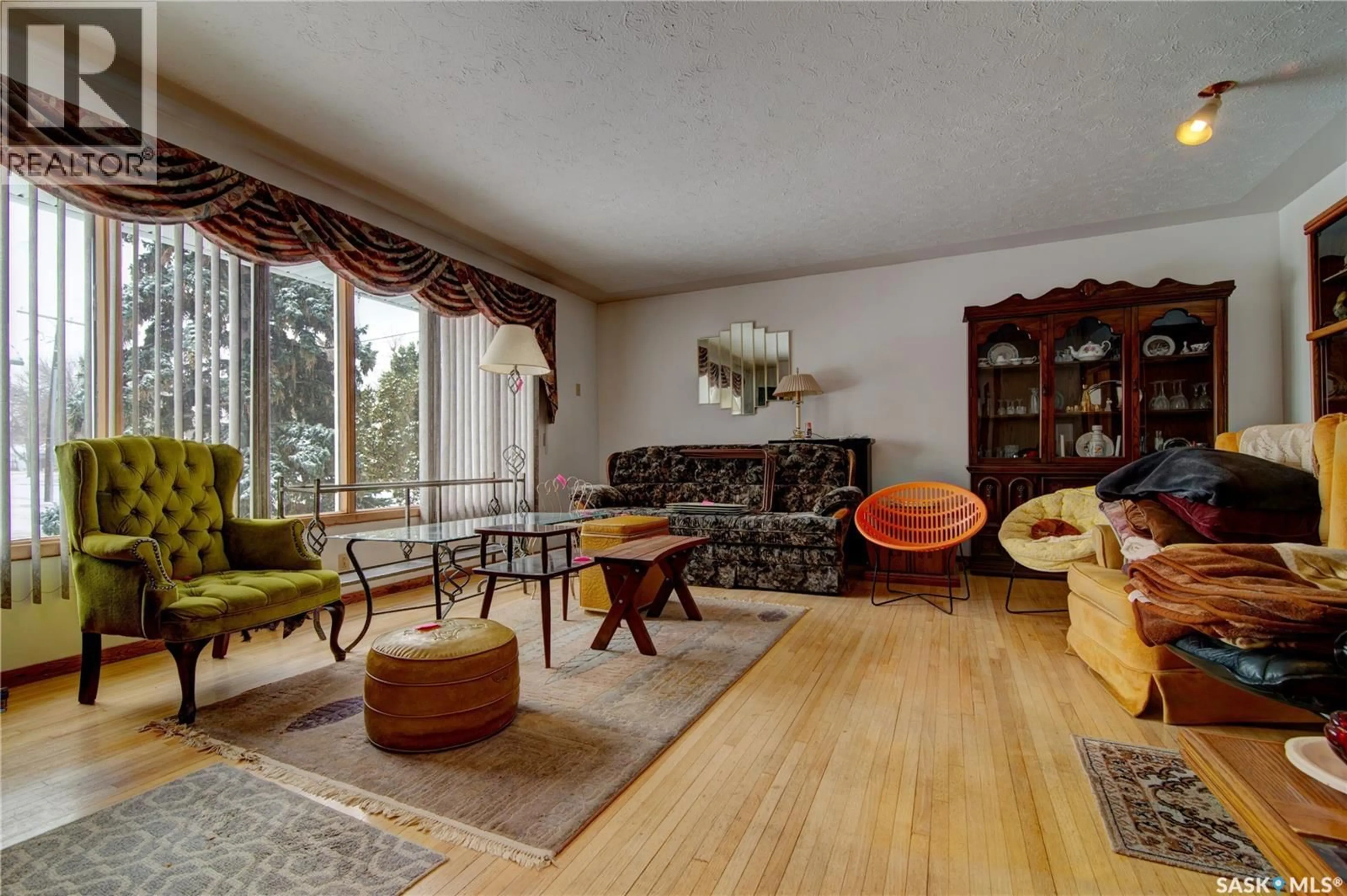 Living room with furniture, unknown for 4550 2ND AVENUE, Regina Saskatchewan S4T0B5